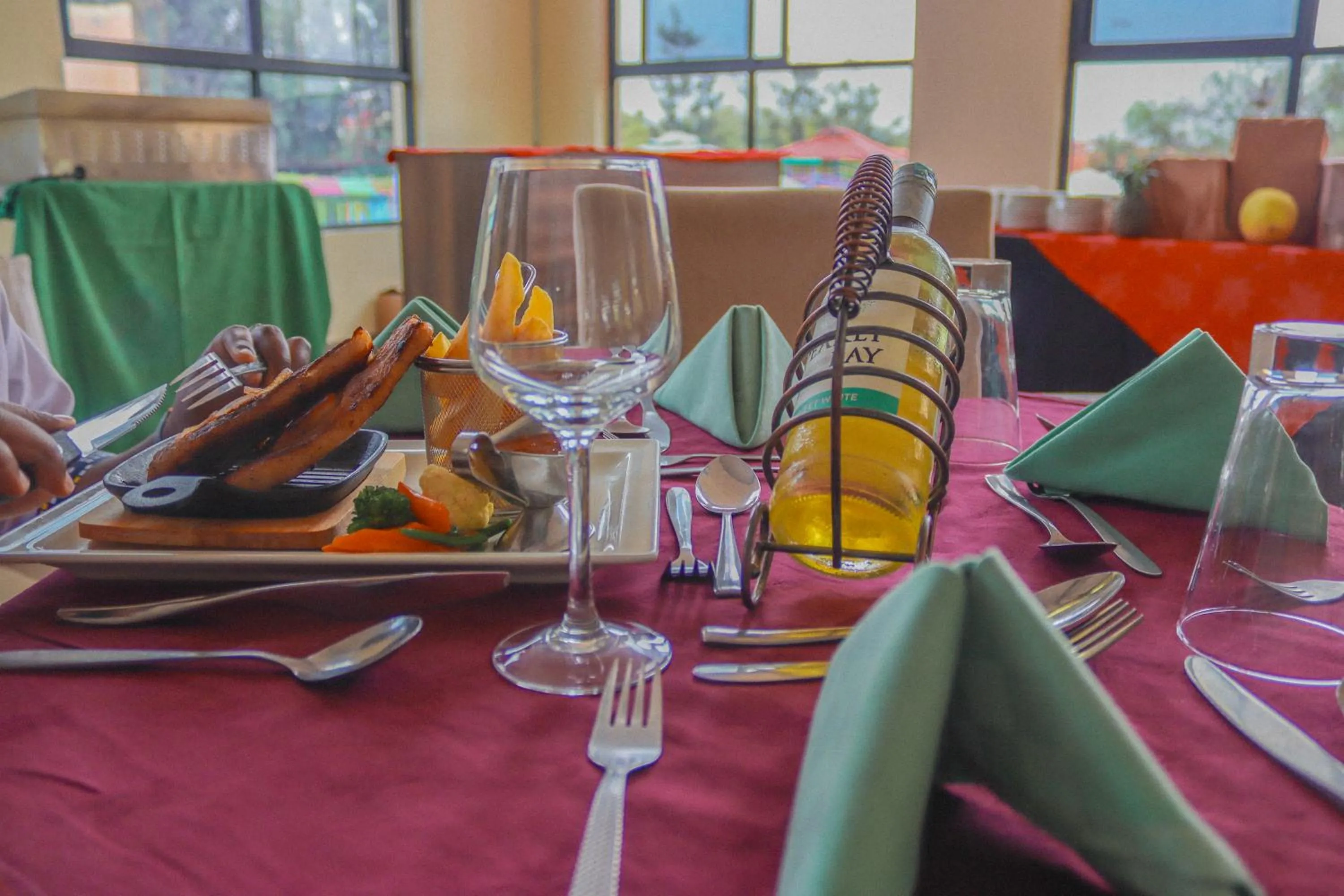 Restaurant/places to eat in Sportsview Hotel Kasarani