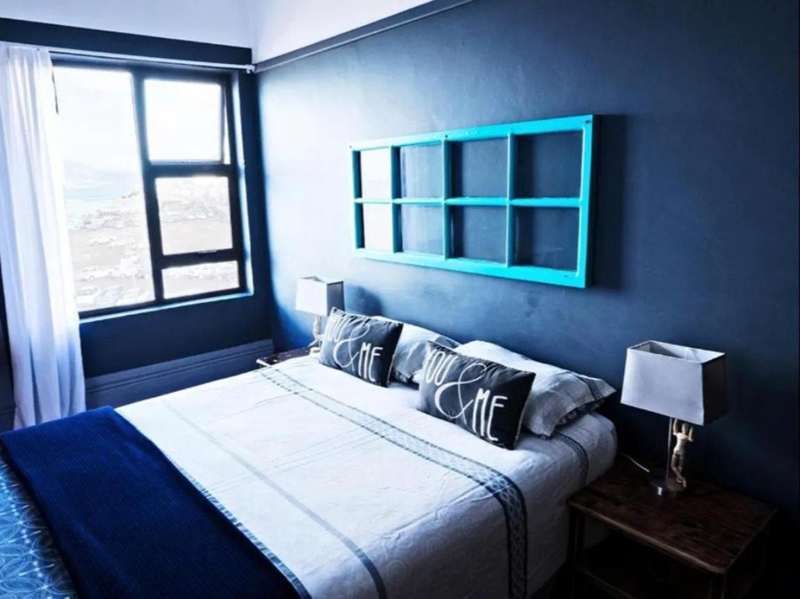 Photo of the whole room, Bed in African Soul Surfer