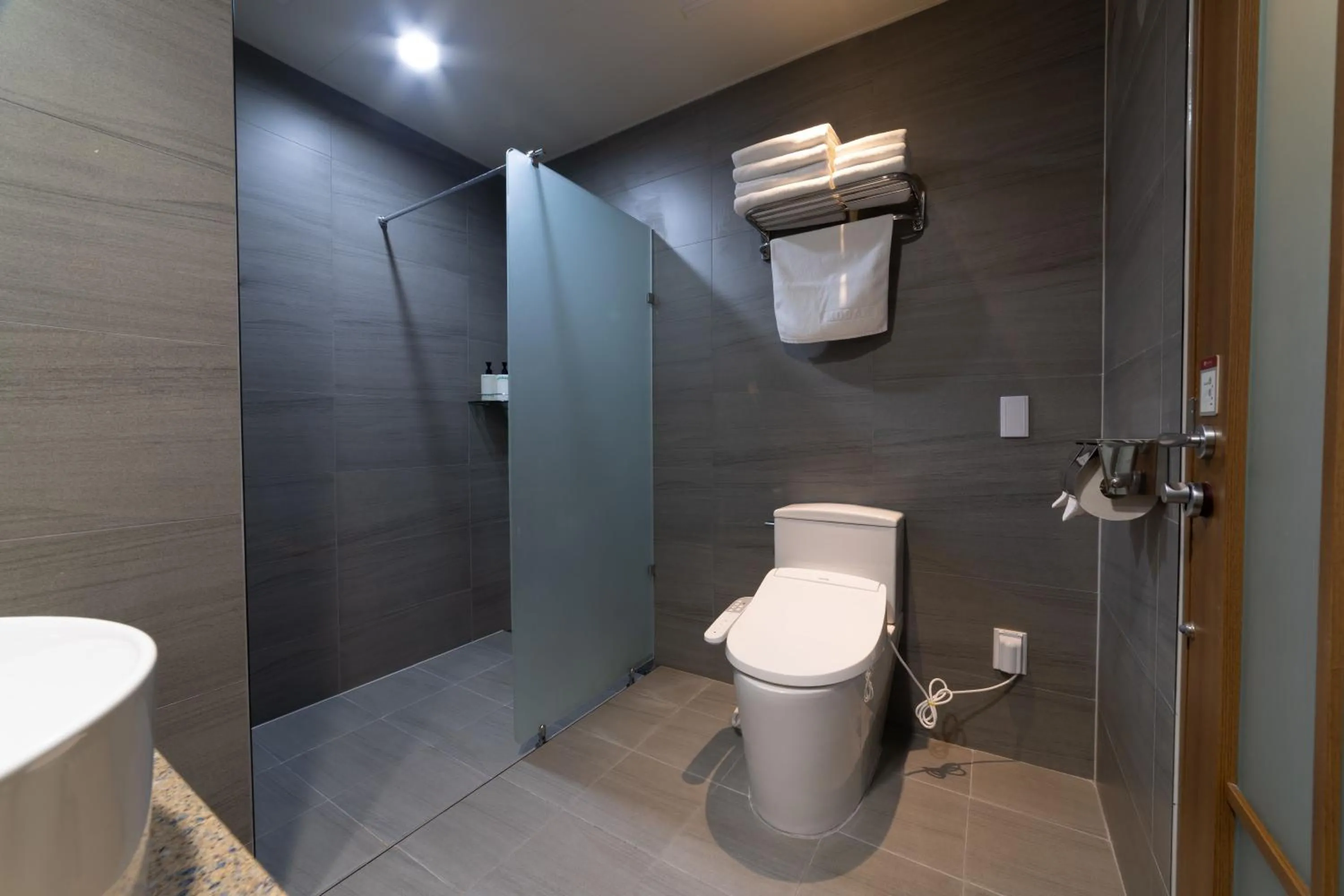 Shower in Hotel Modak Namdaemun