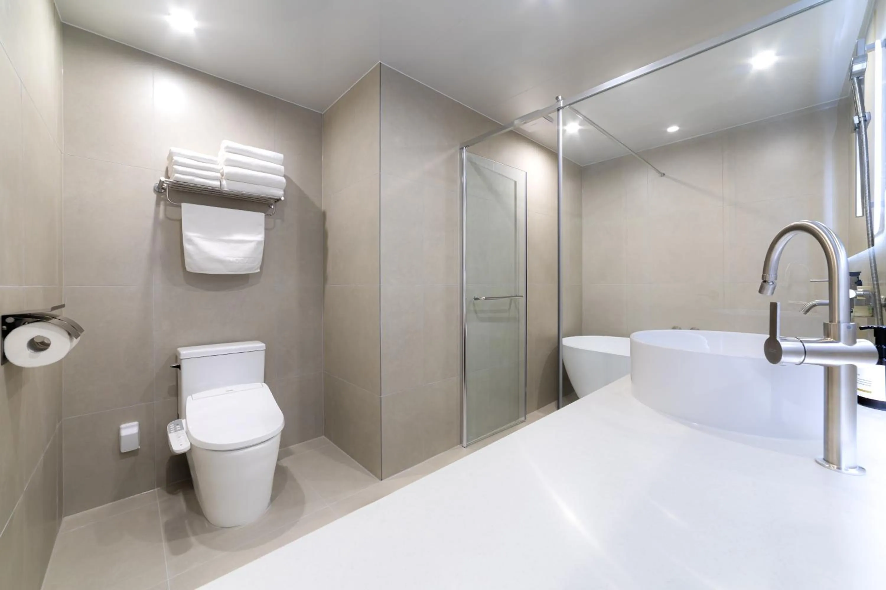 Shower in Hotel Modak Namdaemun