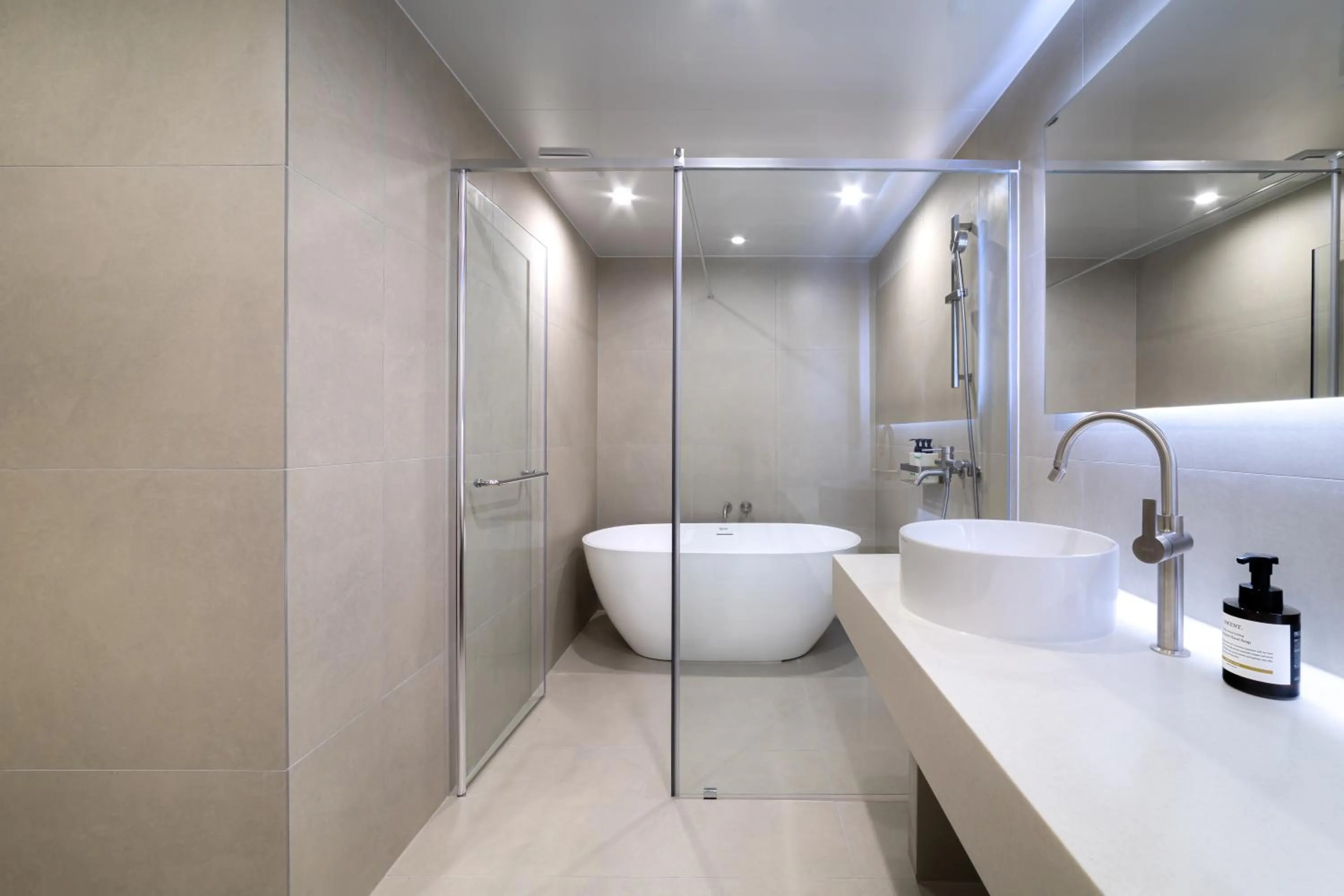 Shower in Hotel Modak Namdaemun