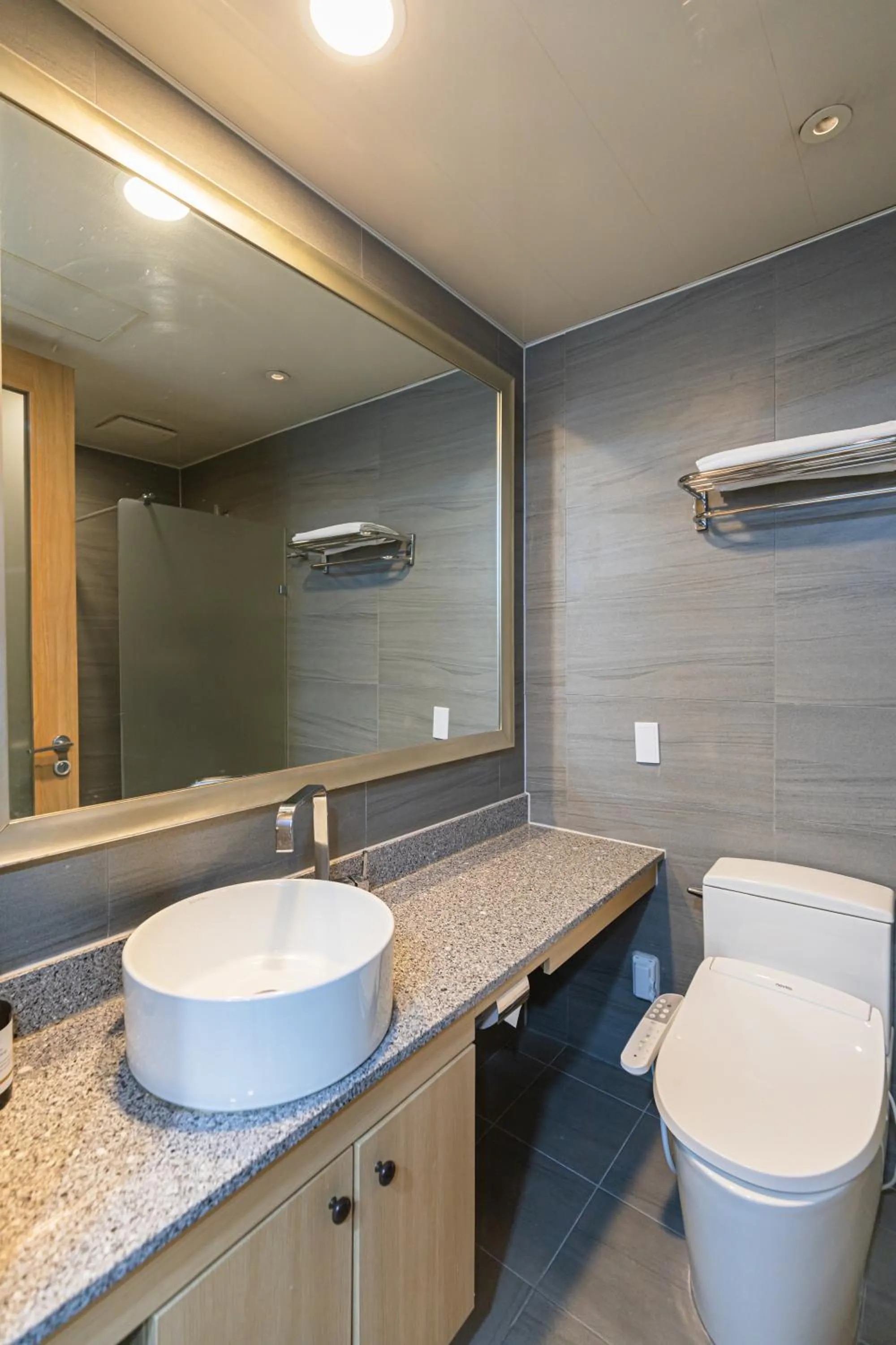 Toilet in Hotel Modak Namdaemun