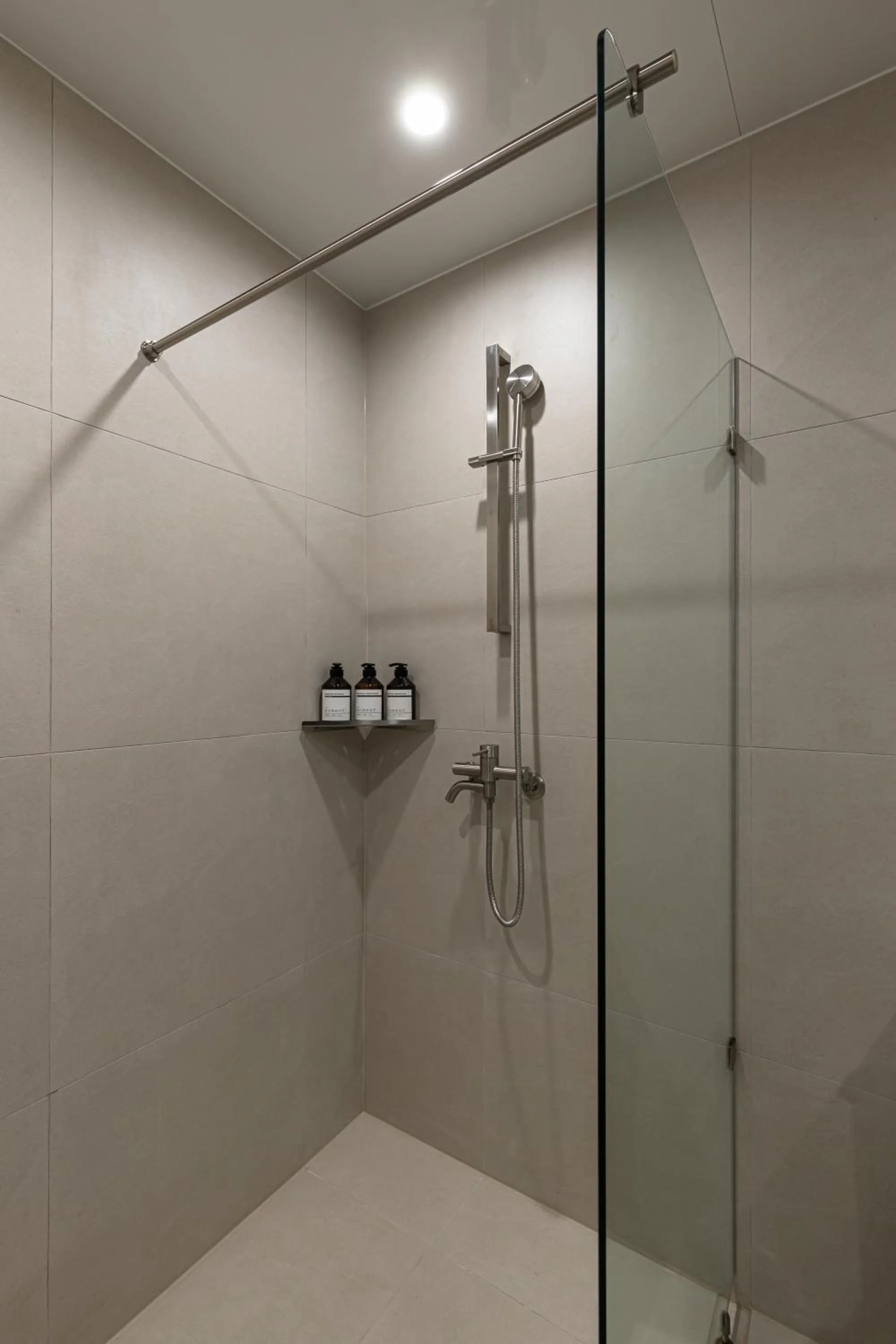 Shower in Hotel Modak Namdaemun