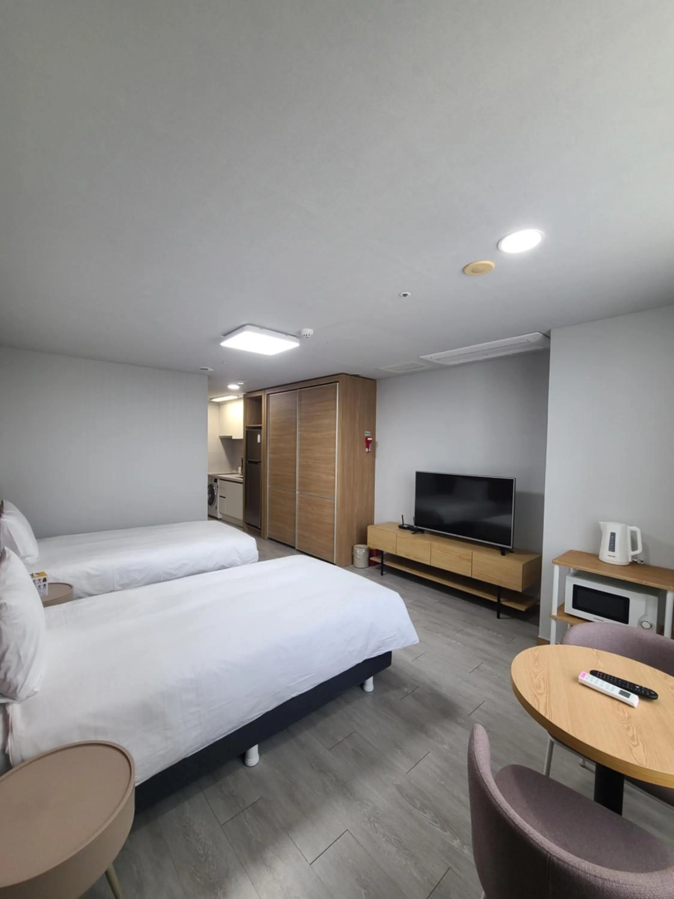 Decorative detail, Bed in Hotel Modak Namdaemun