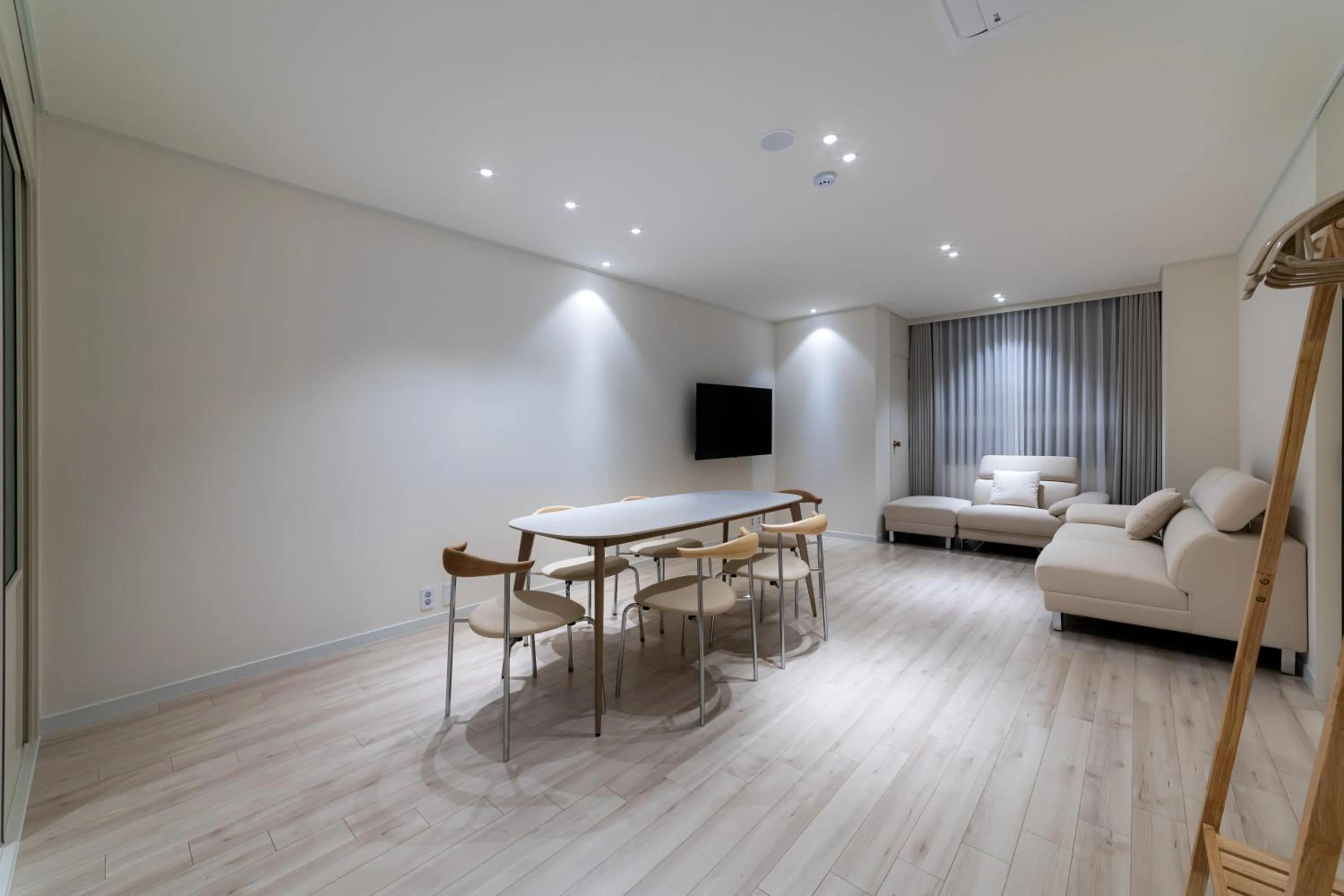 TV and multimedia, Bed in Hotel Modak Namdaemun