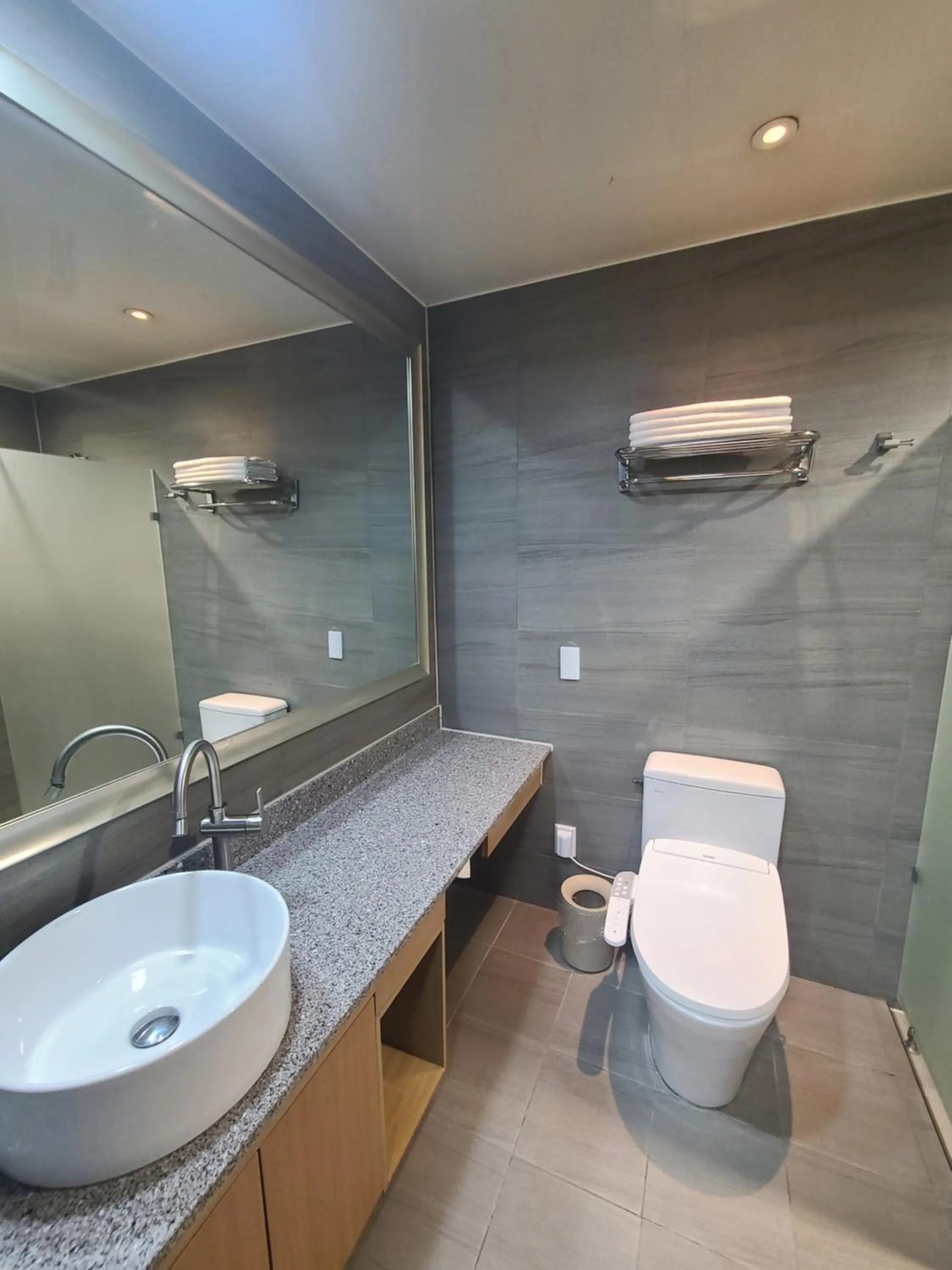 Shower in Hotel Modak Namdaemun