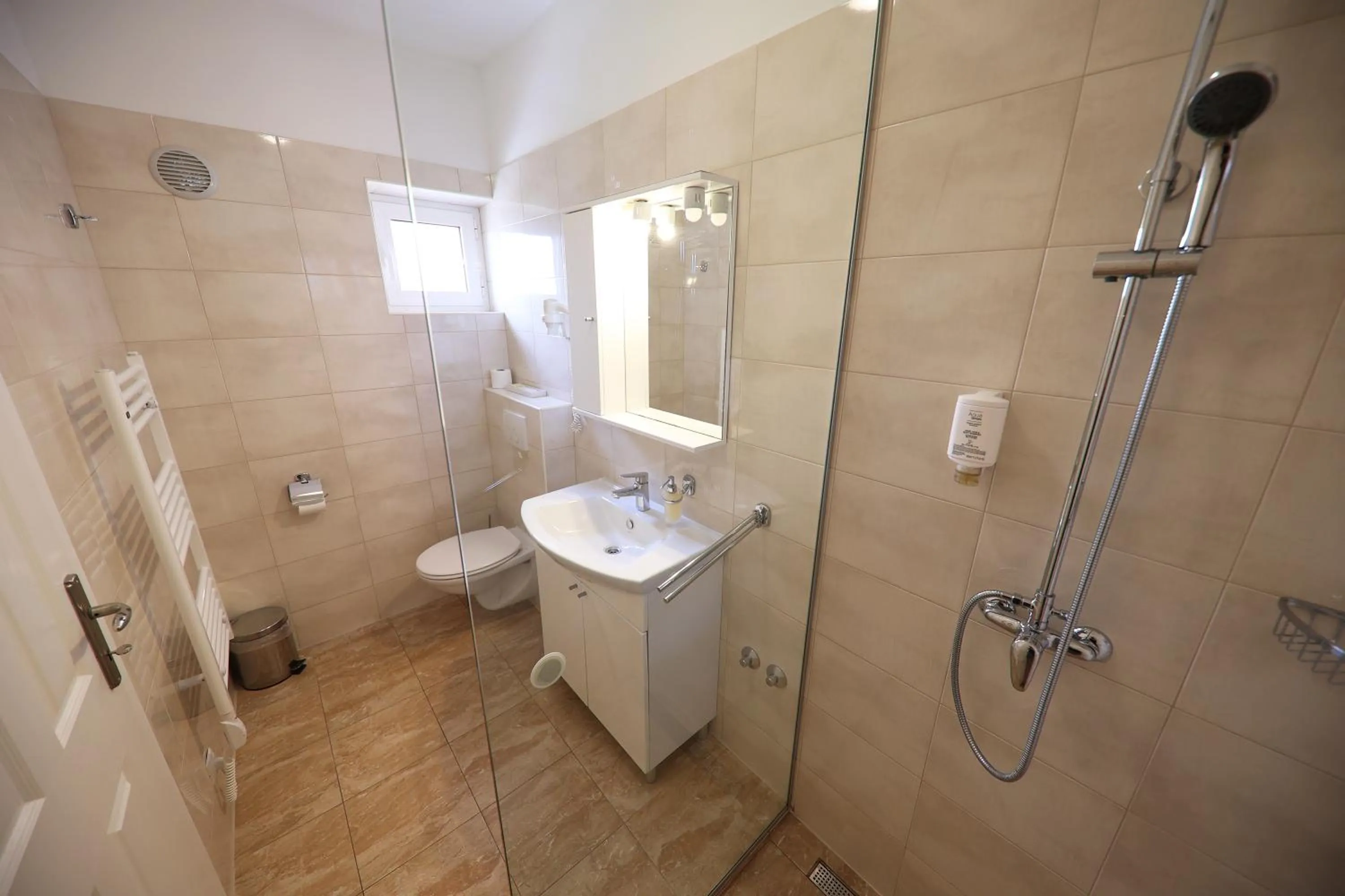 Shower in Hotel Murter