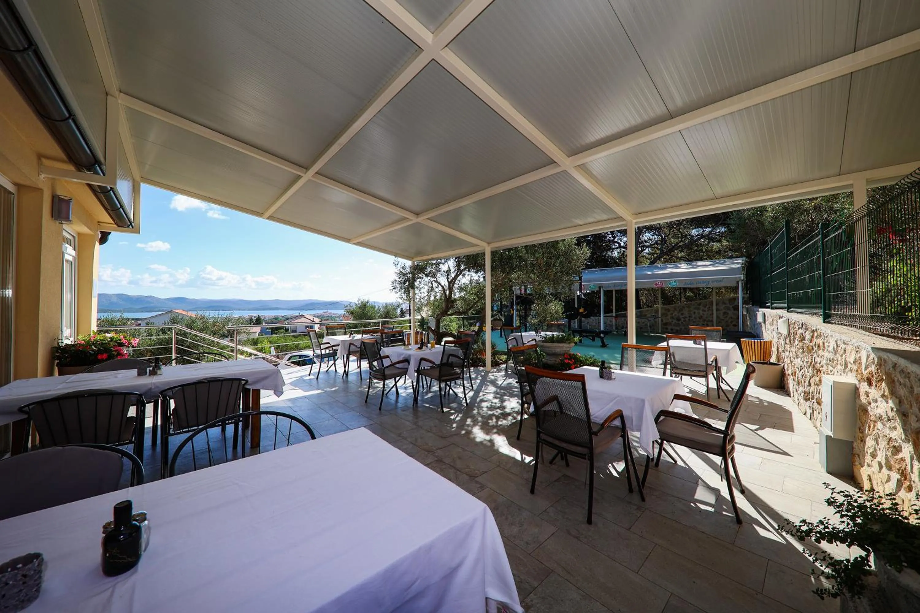 Restaurant/places to eat in Hotel Murter