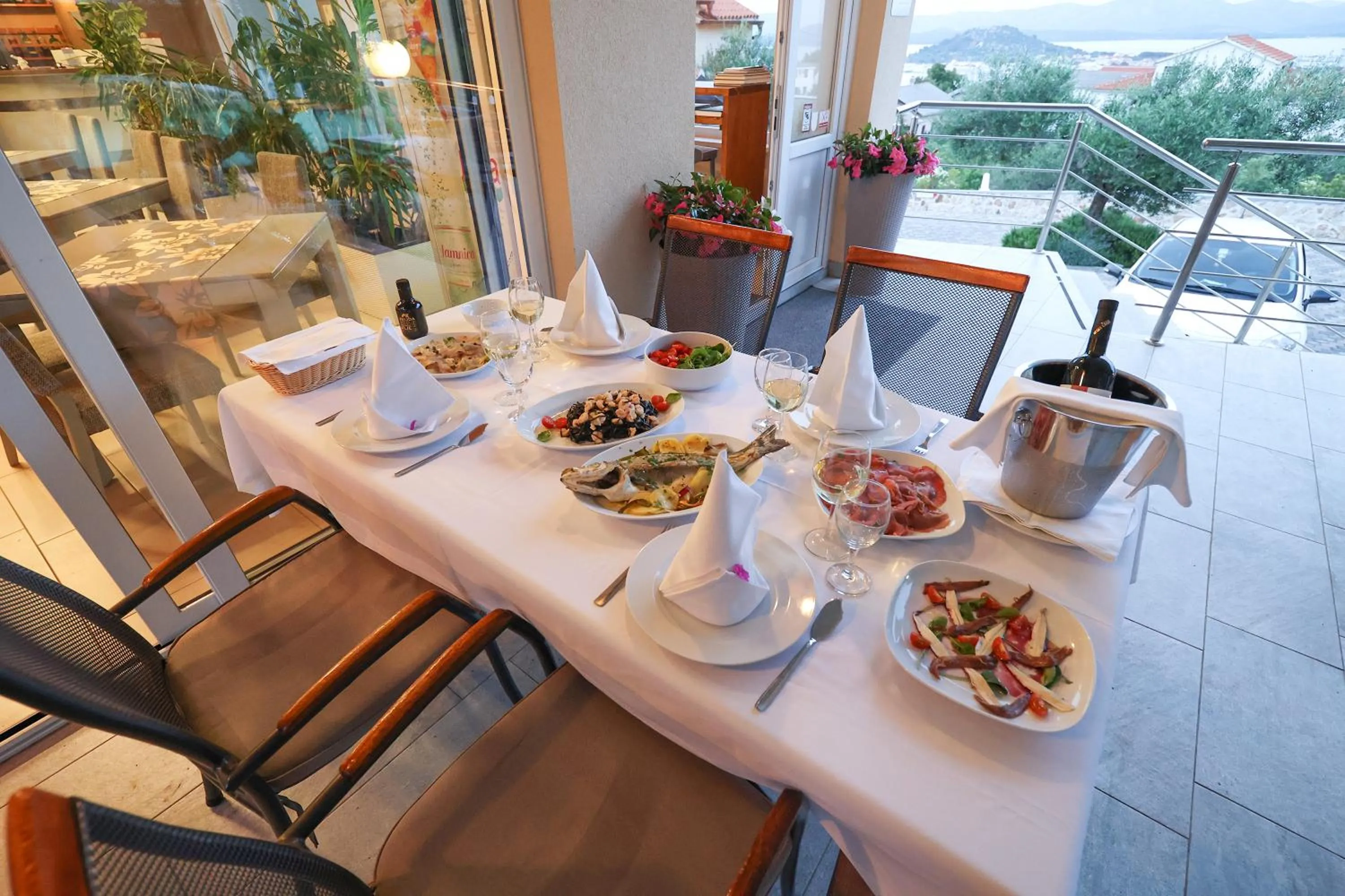 Evening entertainment in Hotel Murter