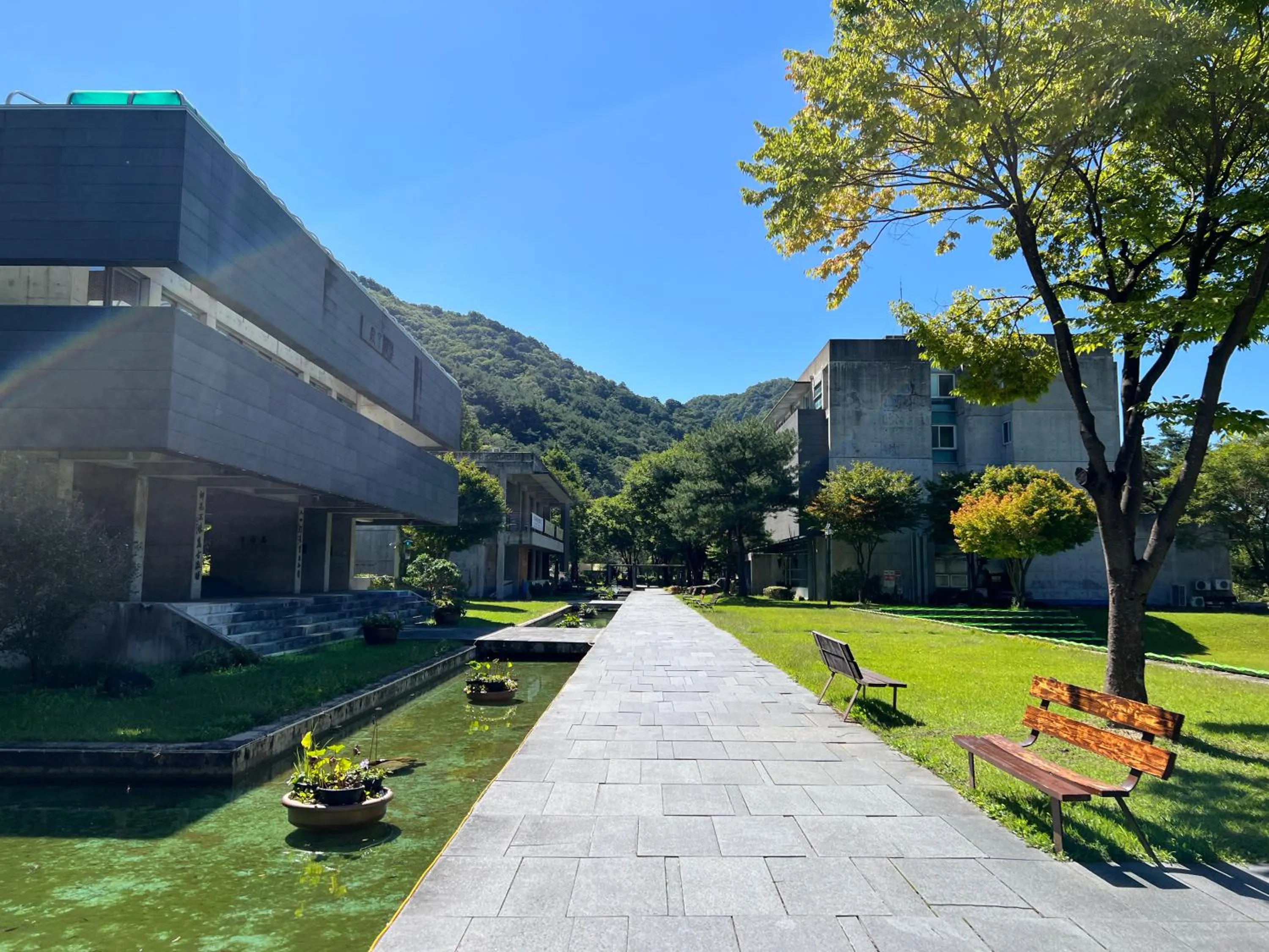 Property building in Manhae Maeul