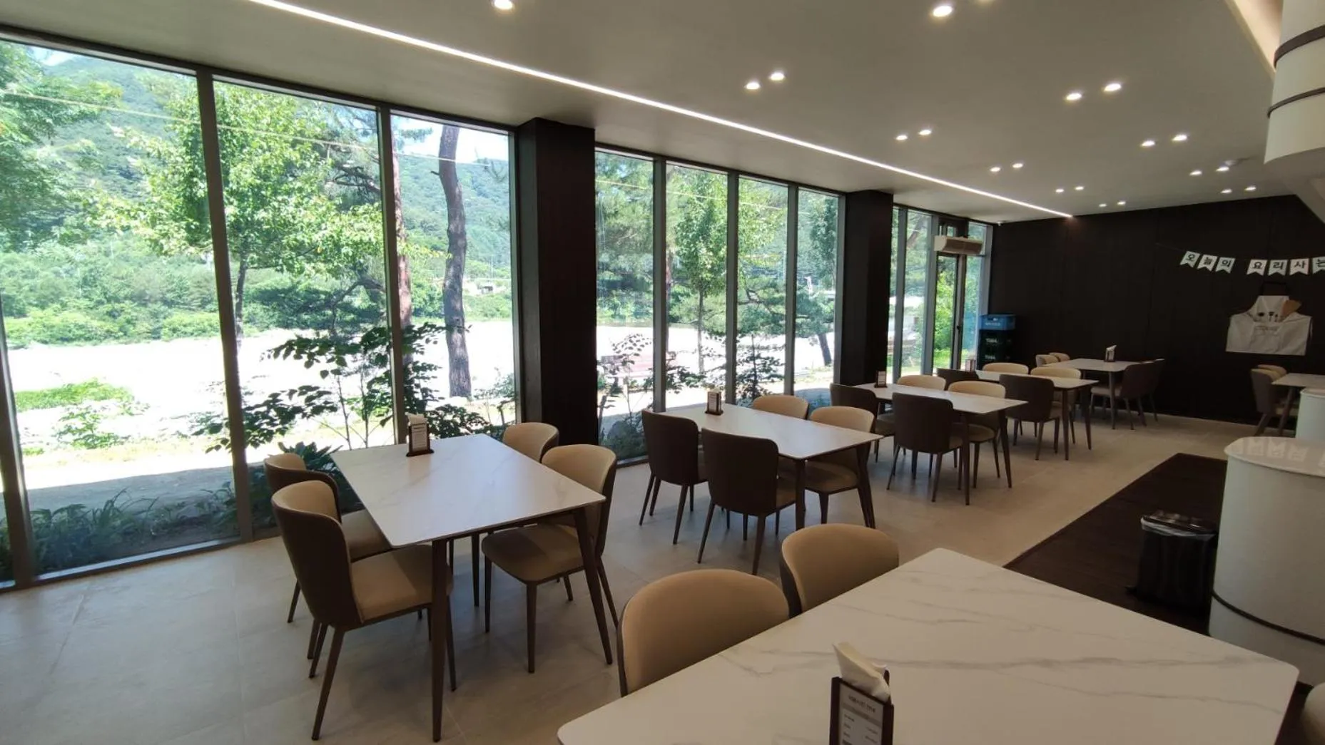 Restaurant/places to eat in Manhae Maeul