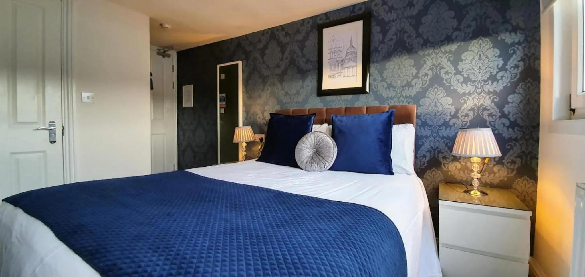 Bedroom, Bed in The Clifton