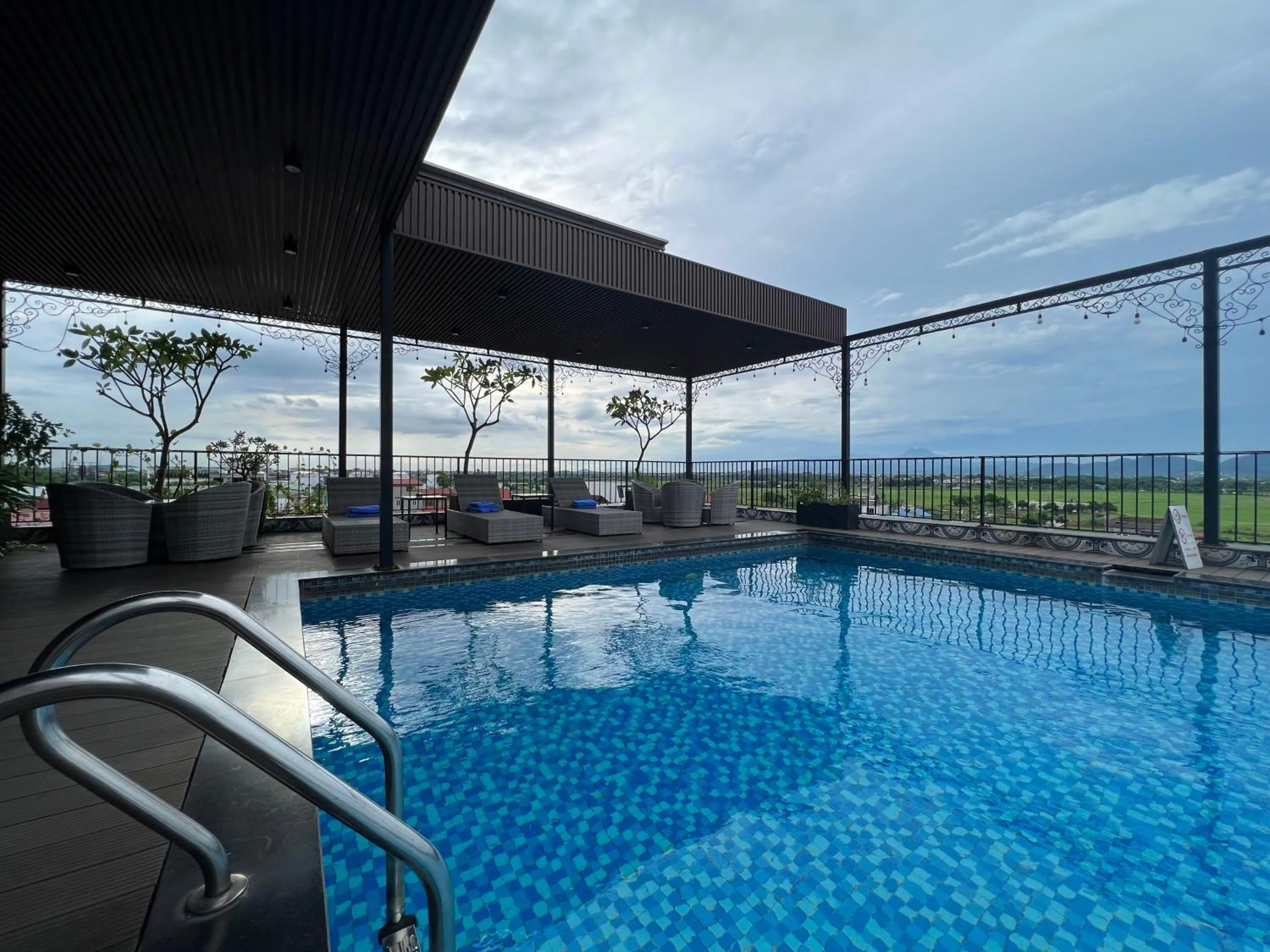 Pool view in Paragon Noi Bai Pool And Best View Airport Hotel
