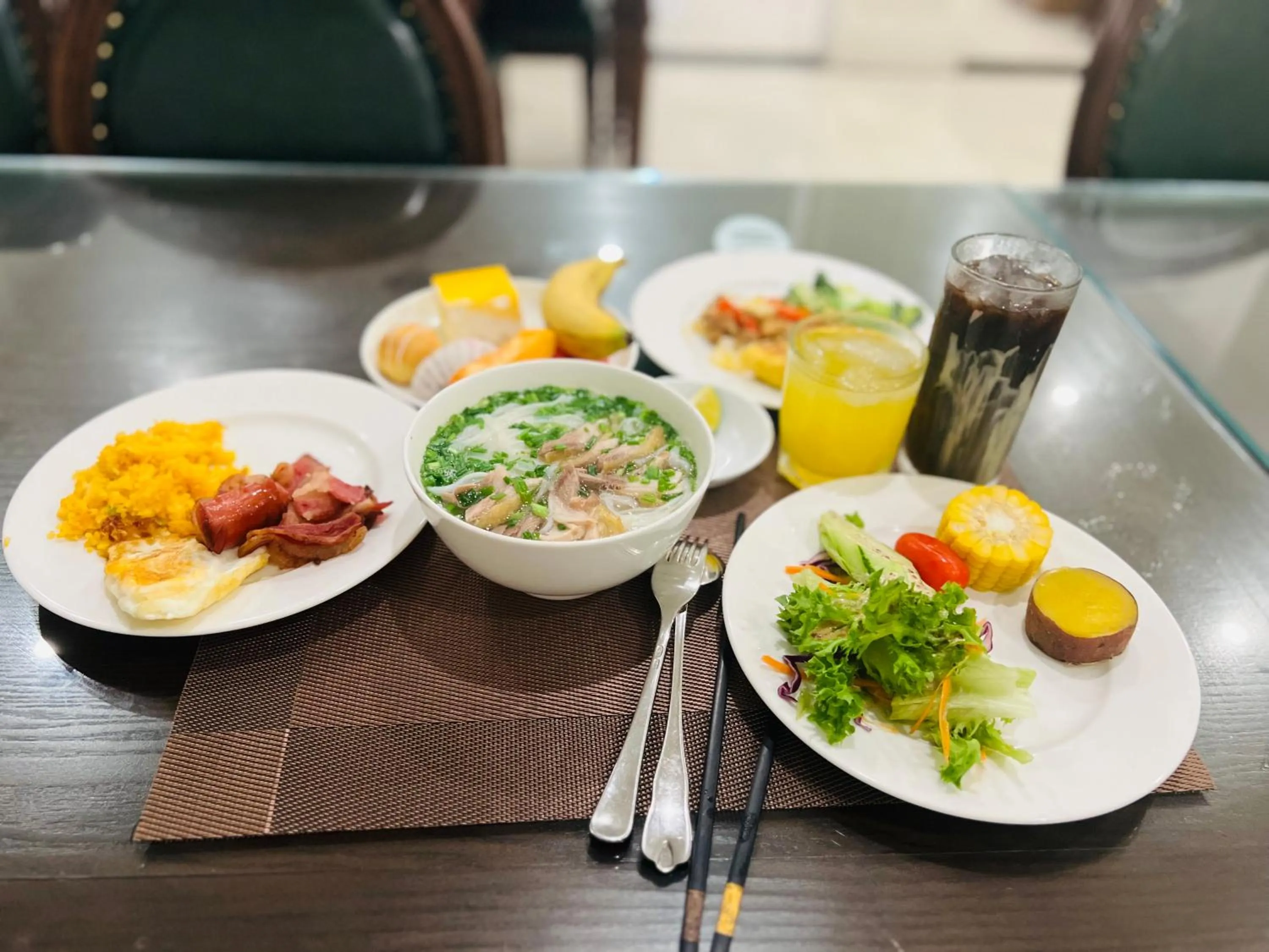 Breakfast in Paragon Noi Bai Pool And Best View Airport Hotel