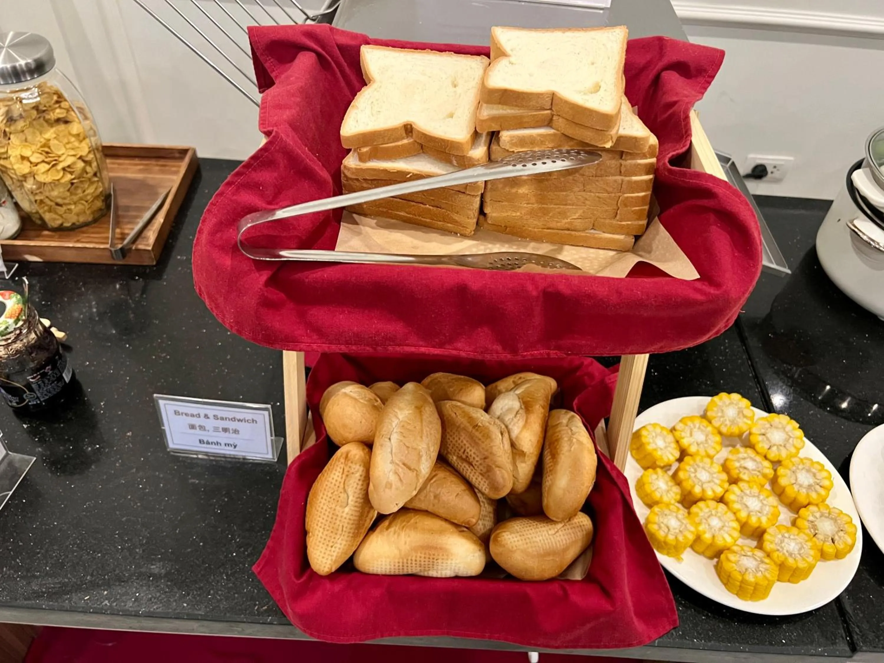 Paragon Noi Bai Pool And Best View Airport Hotel