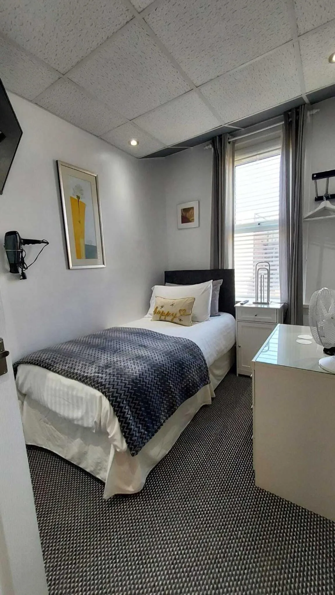 Bedroom, Bed in RockDene