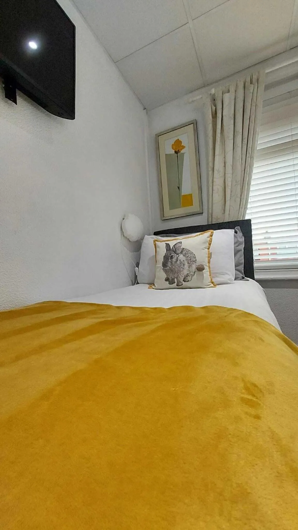 Bedroom, Bed in RockDene