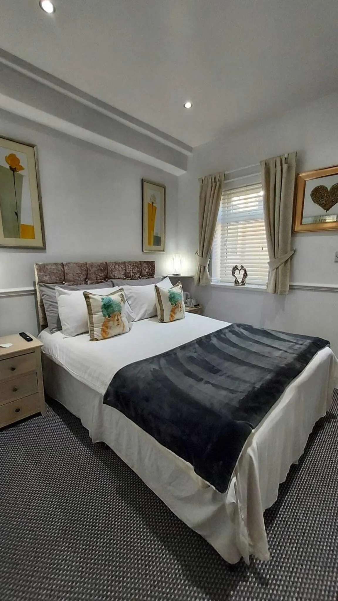 Bedroom, Bed in RockDene