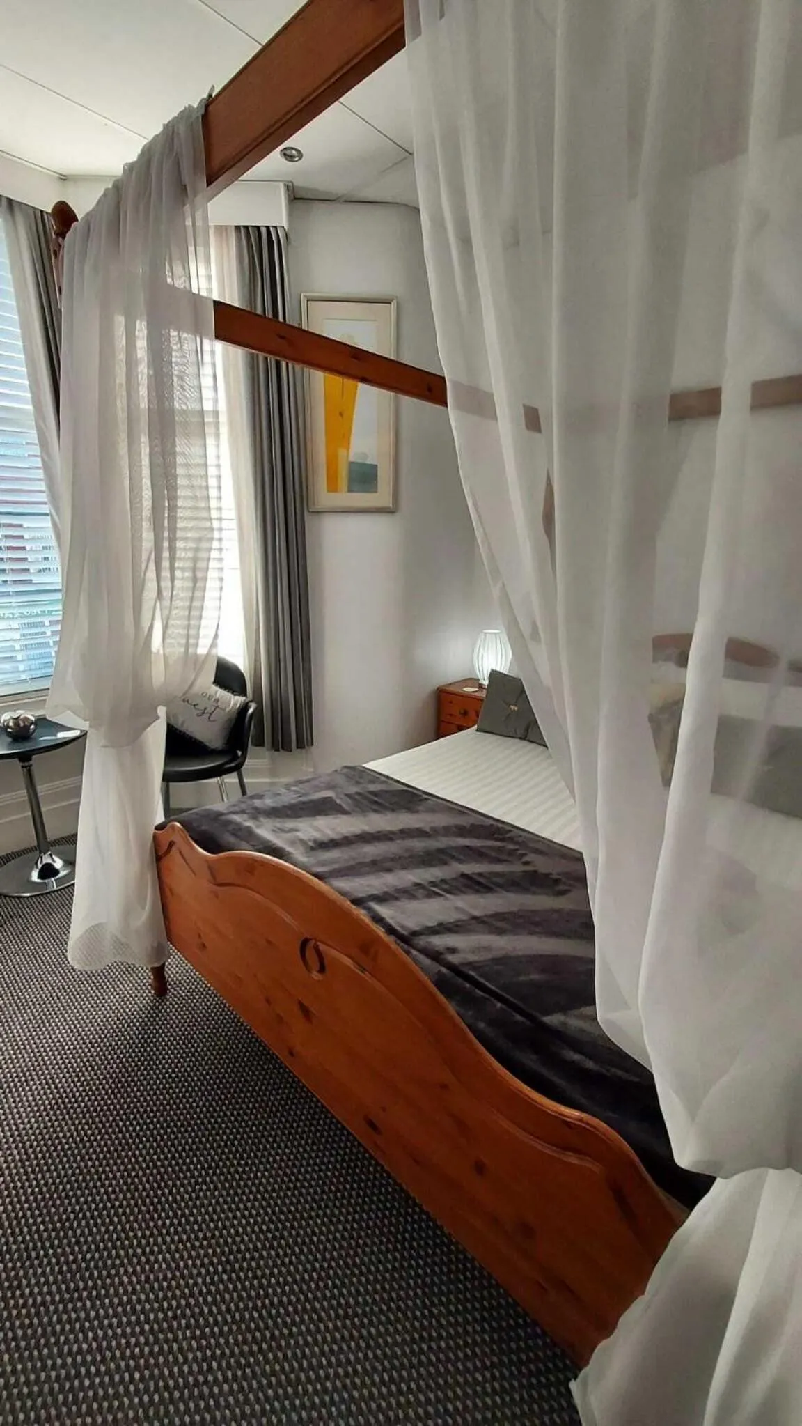 Bedroom, Bed in RockDene