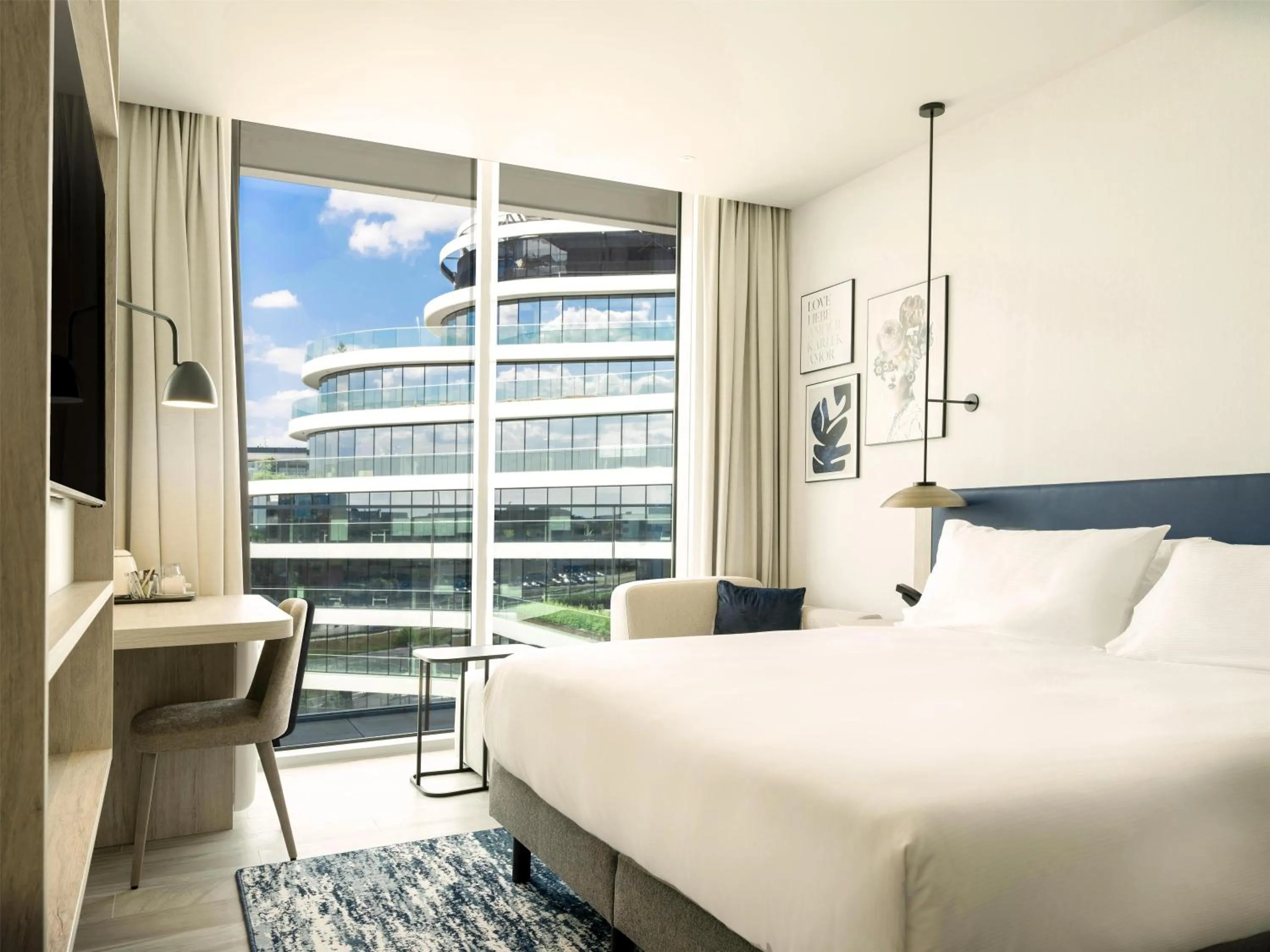 View (from property/room), Bed in Hilton Garden Inn Brussels Airport