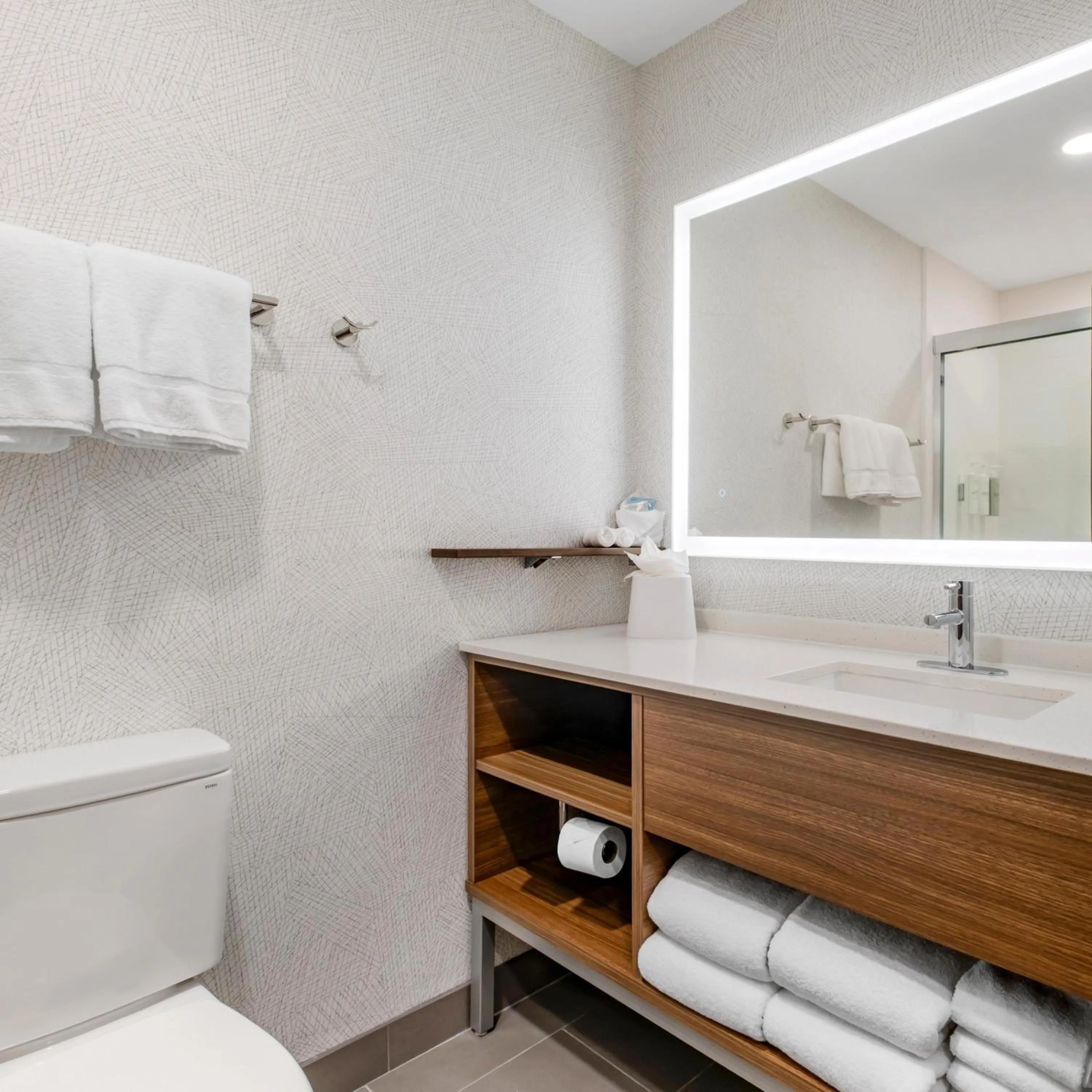 Bathroom in Home2 Suites By Hilton Richmond, Ky