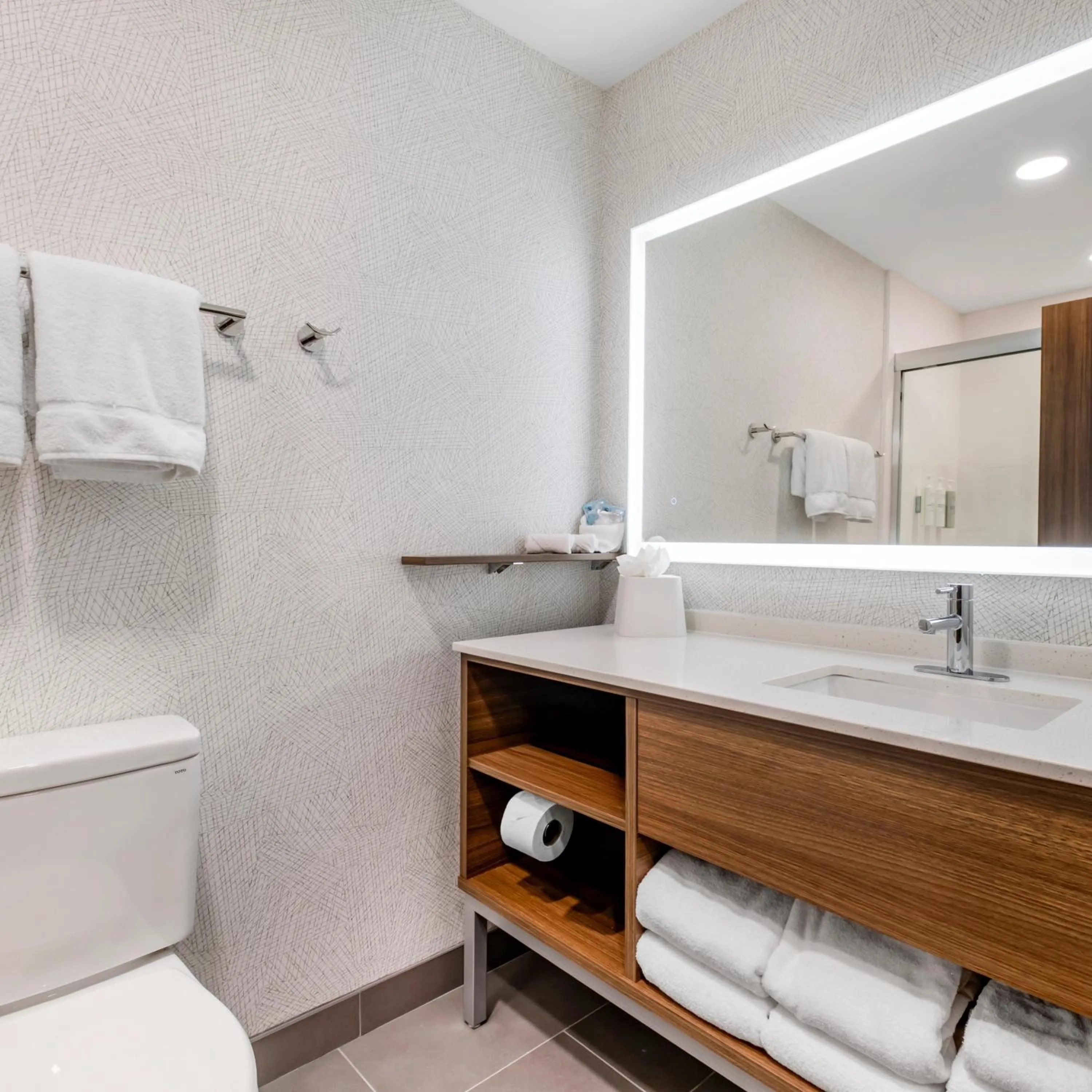 Bathroom in Home2 Suites By Hilton Richmond, Ky