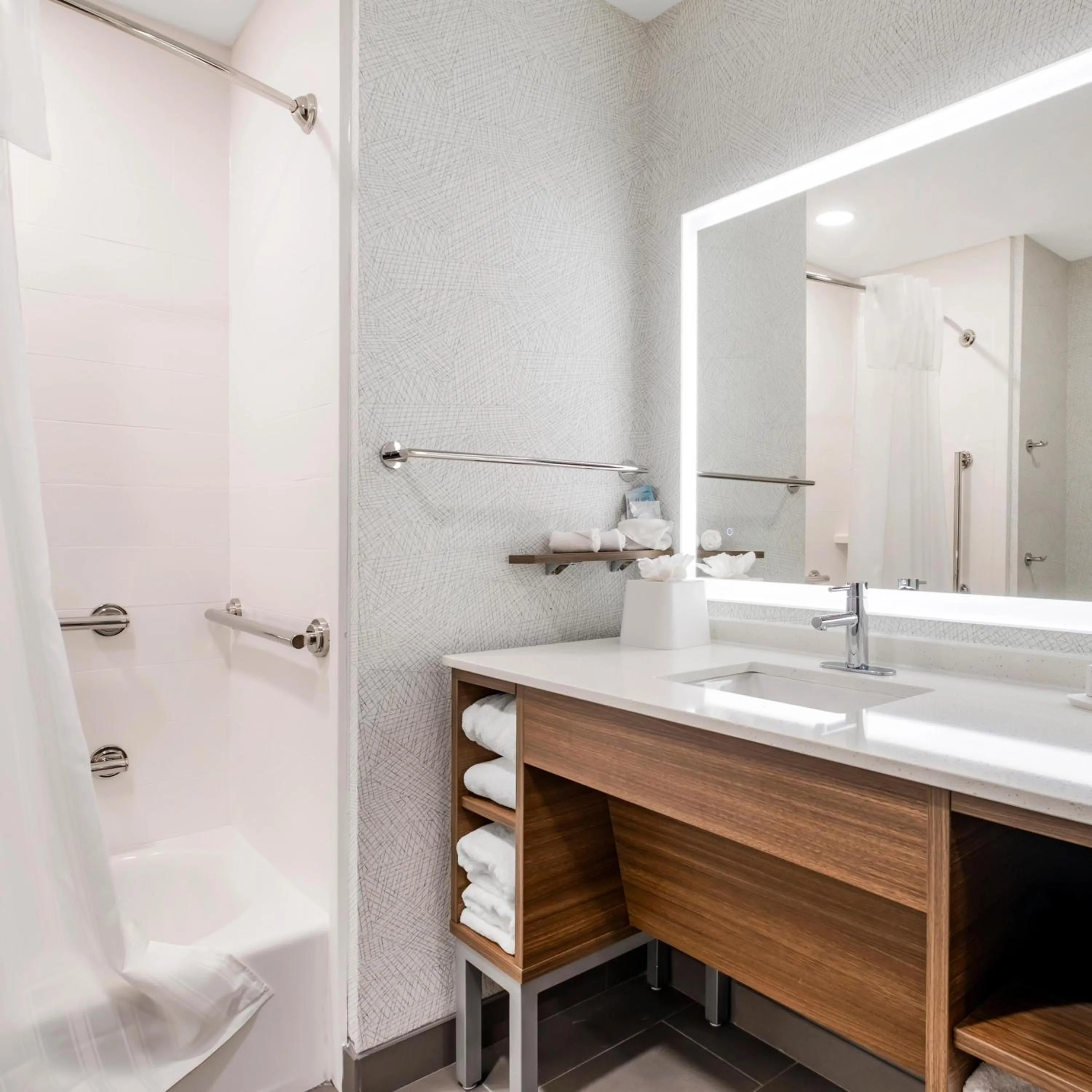 Bathroom in Home2 Suites By Hilton Richmond, Ky