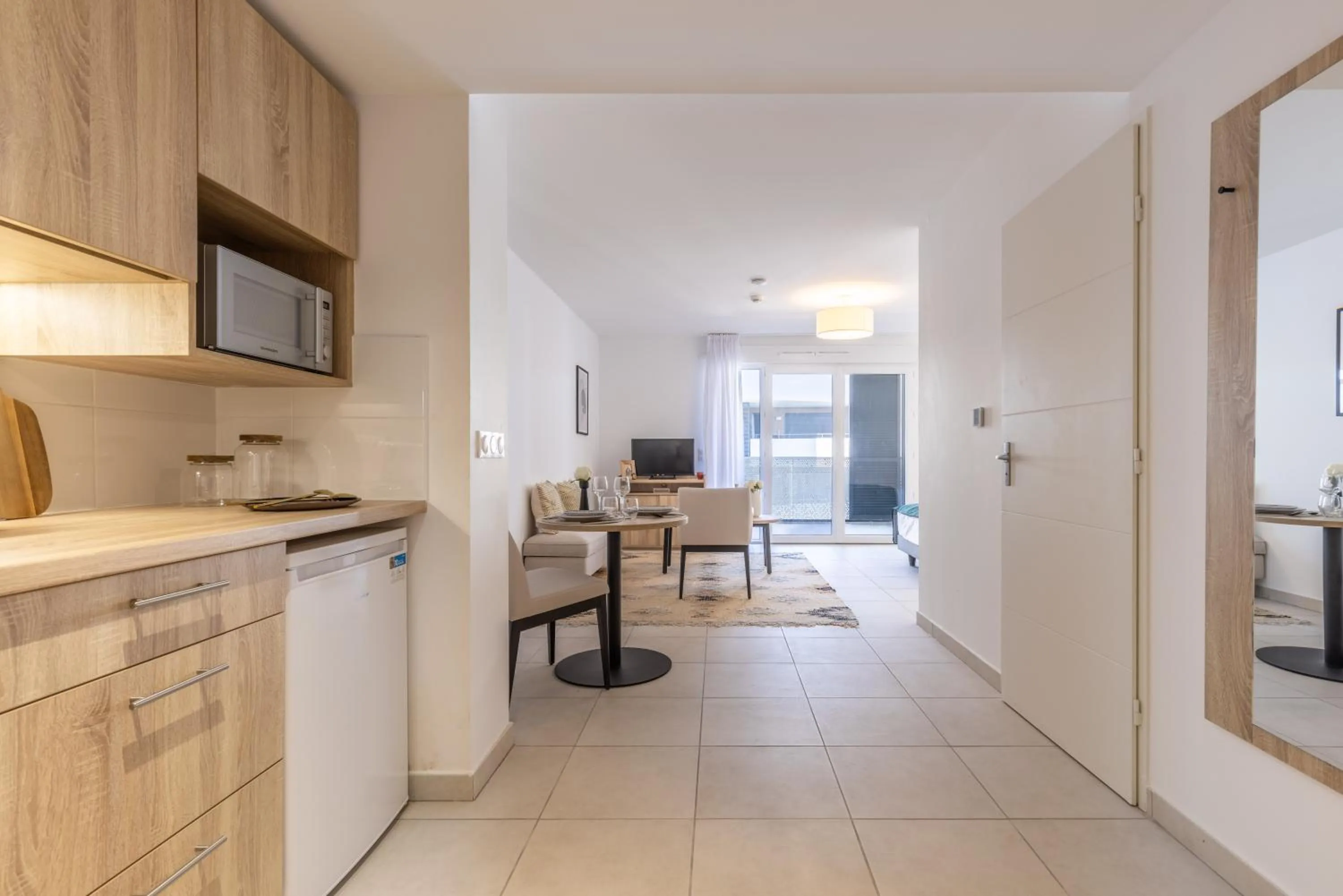 TV and multimedia in Zenao Appart'hôtels Villeneuve Loubet