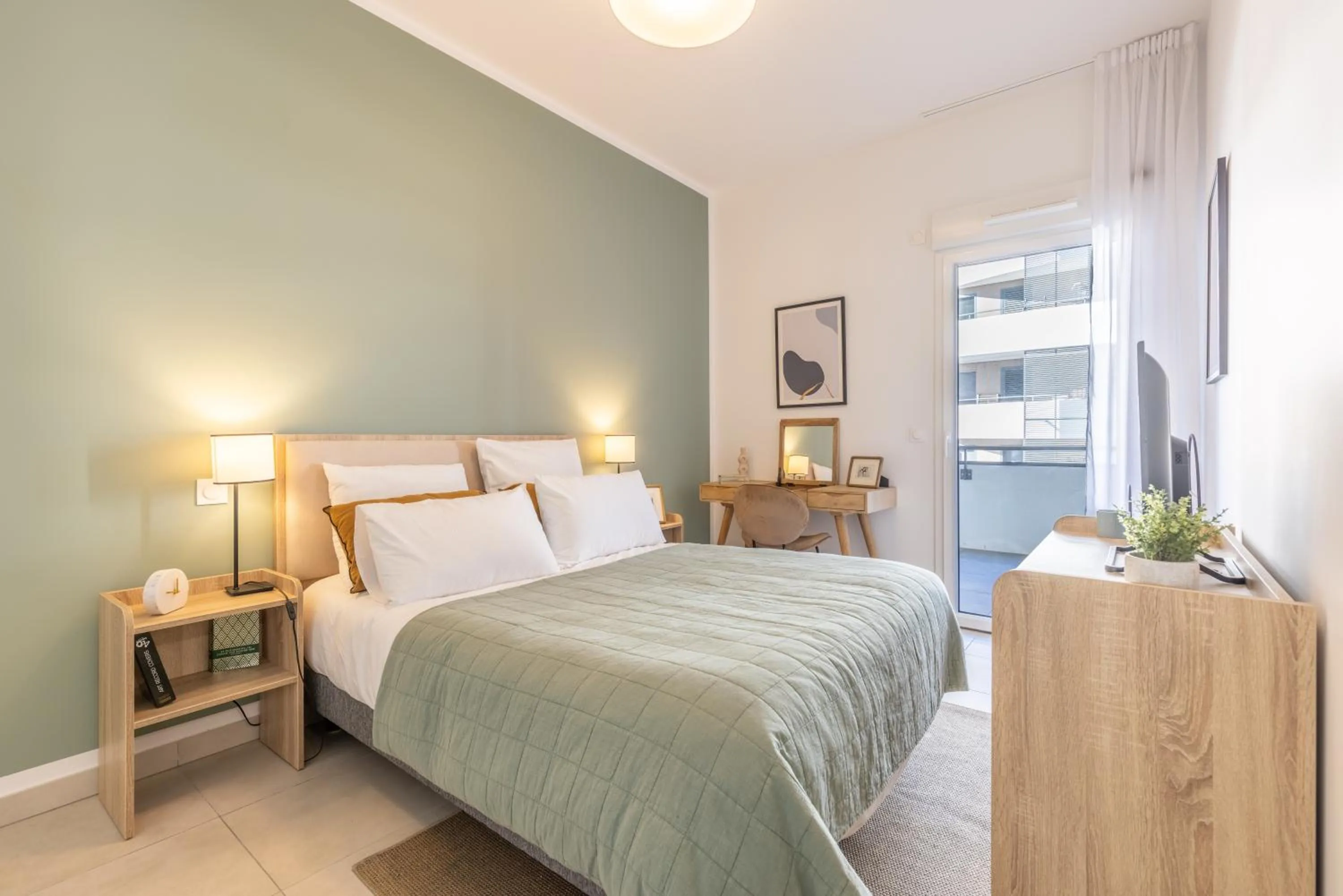 Bed in Zenao Appart'hôtels Villeneuve Loubet