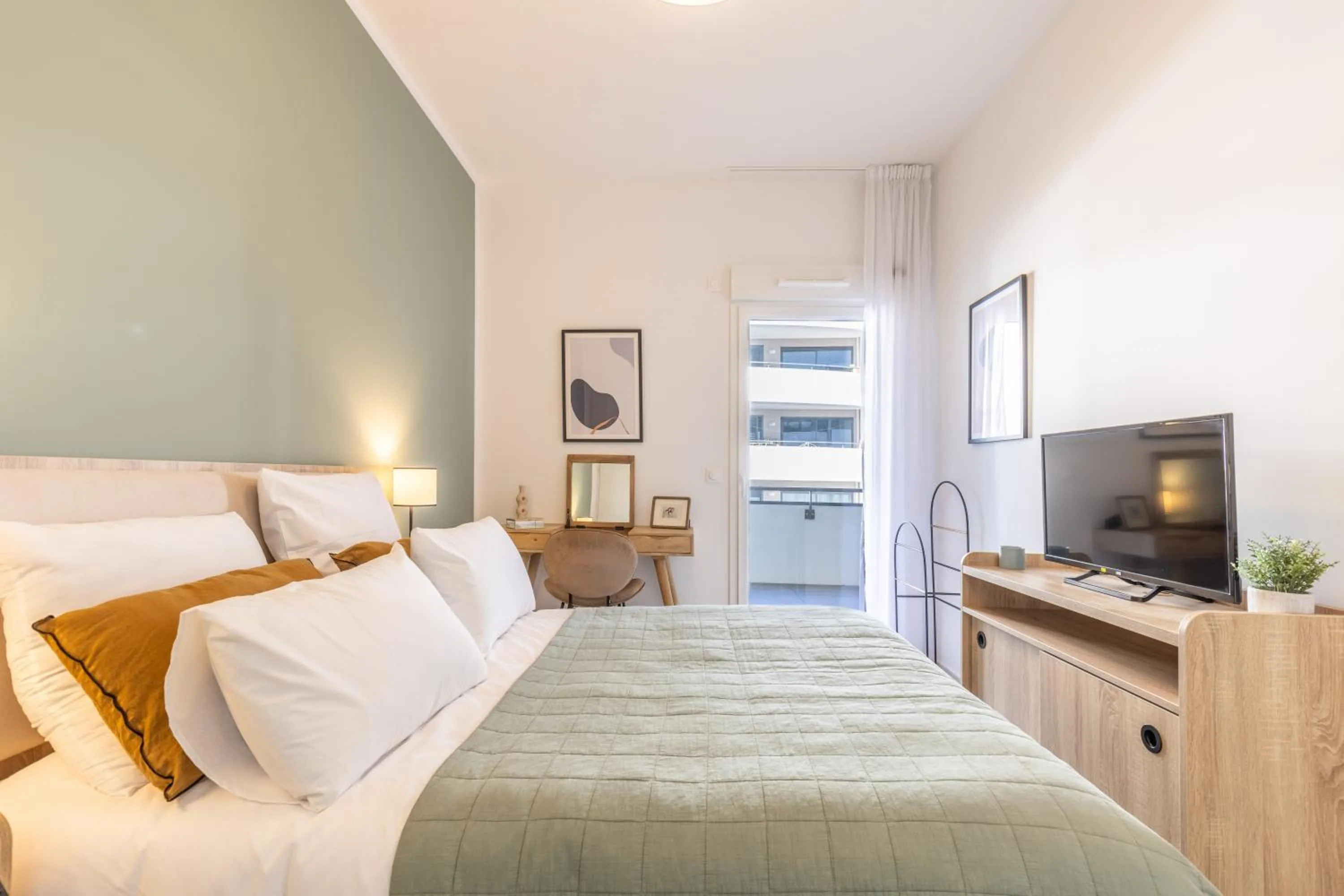 Bed in Zenao Appart'hôtels Villeneuve Loubet