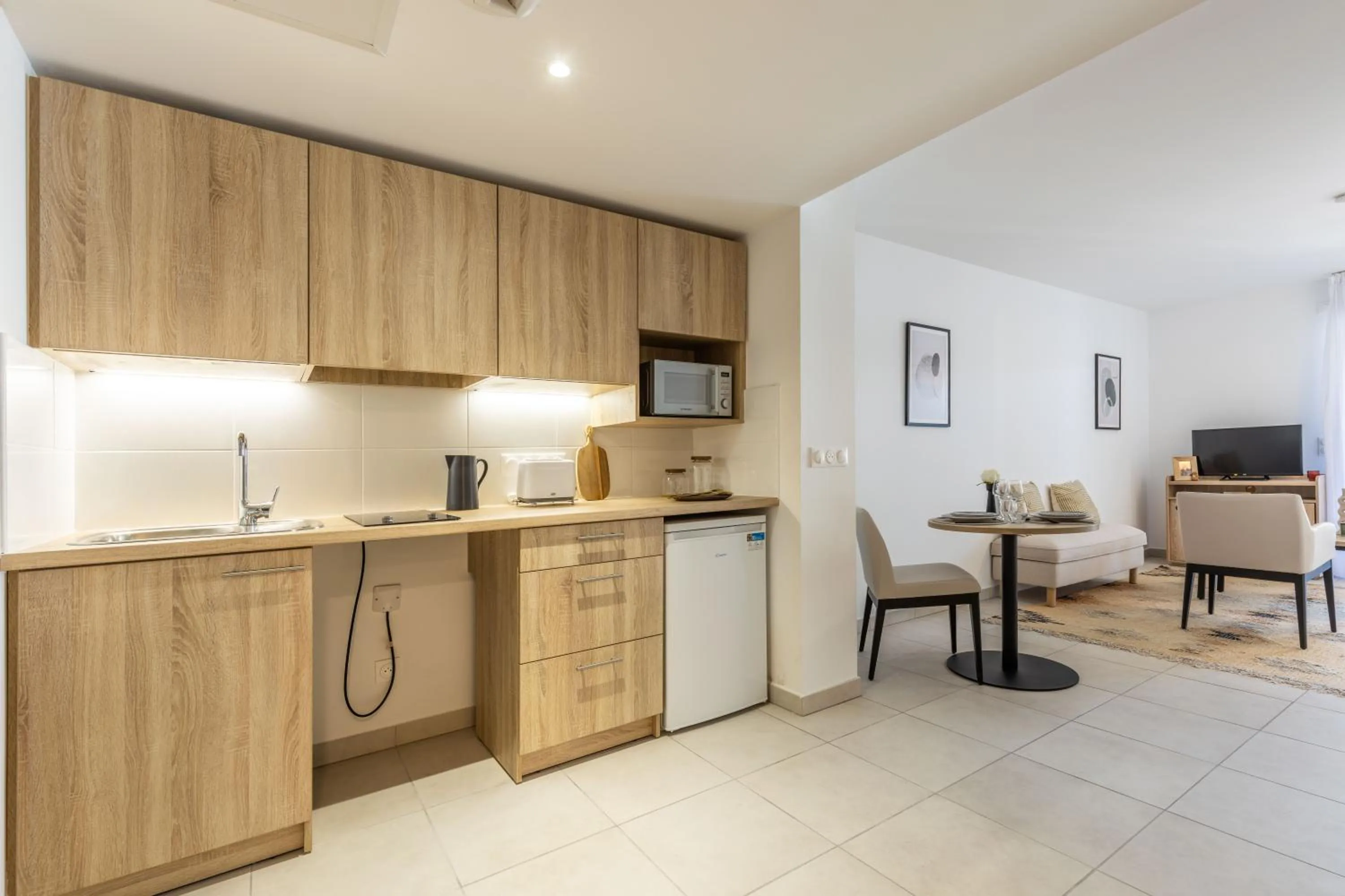 Kitchen or kitchenette in Zenao Appart'hôtels Villeneuve Loubet