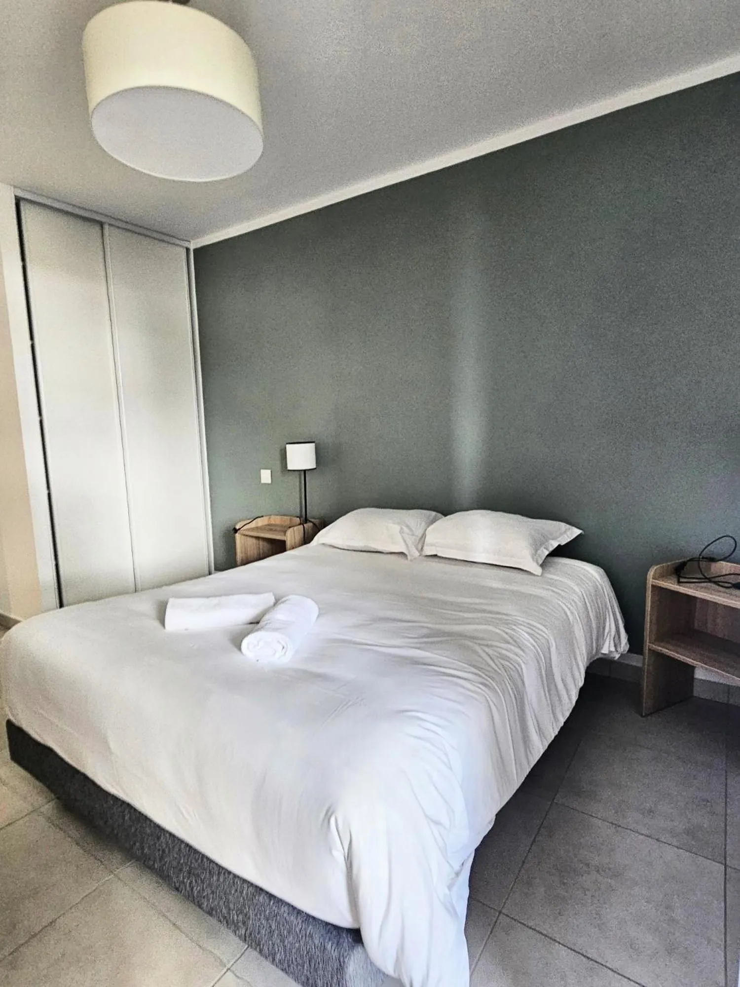 Bed in Zenao Appart'hôtels Villeneuve Loubet