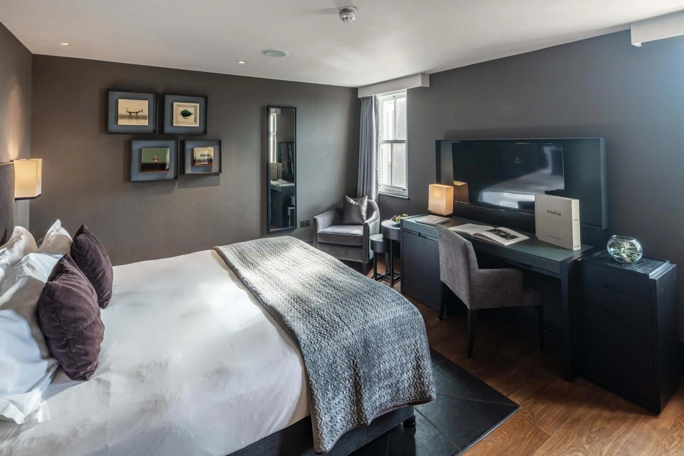 Bed in Twr y Felin Hotel