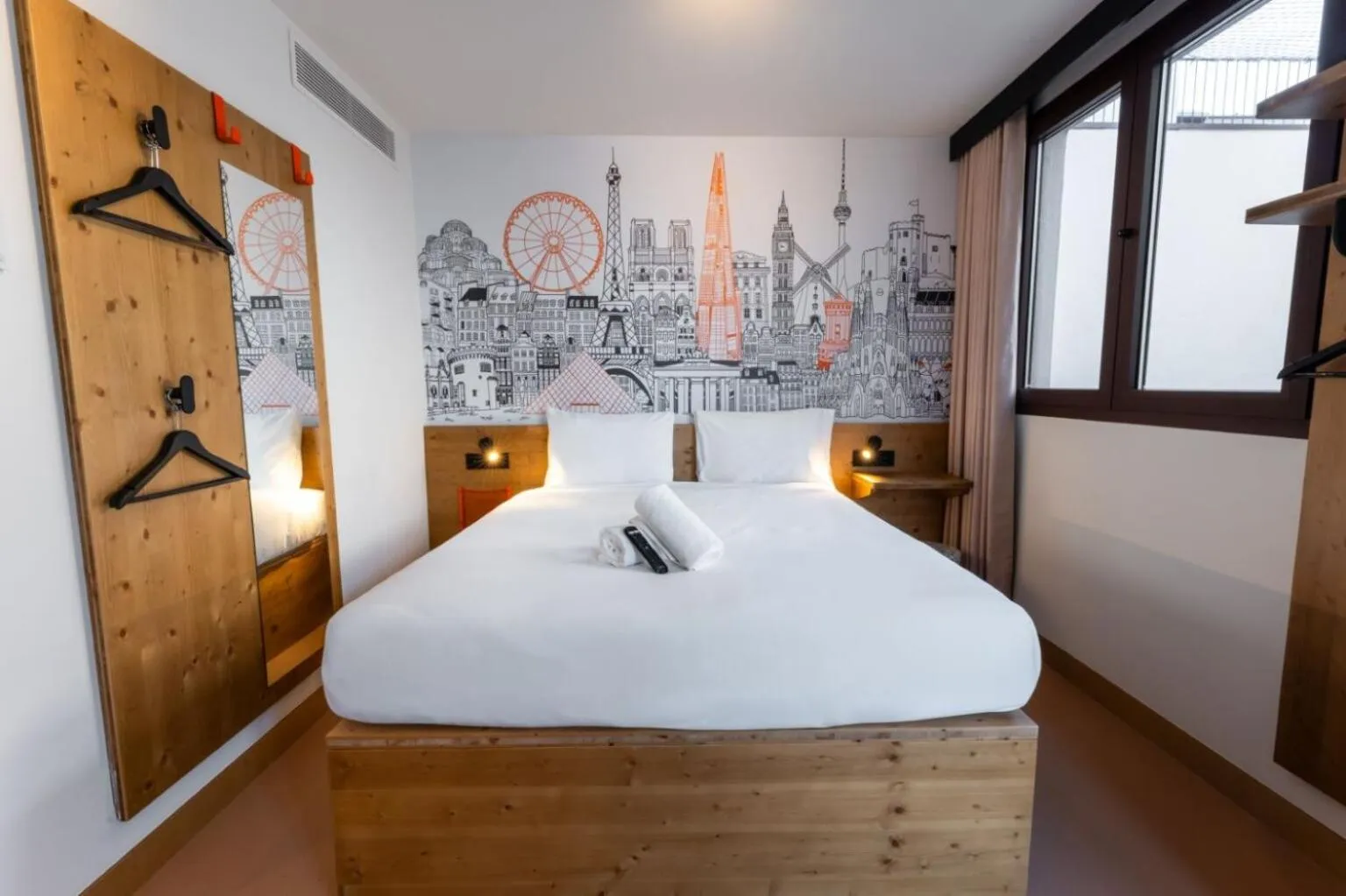 Bed in easyHotel Valencia Ciutat Vella