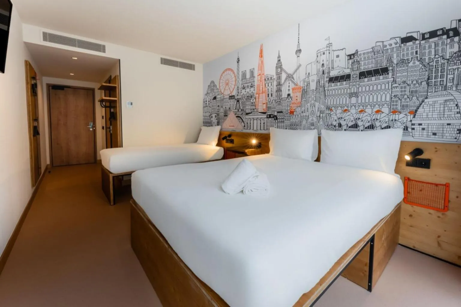 Bed in easyHotel Valencia Ciutat Vella