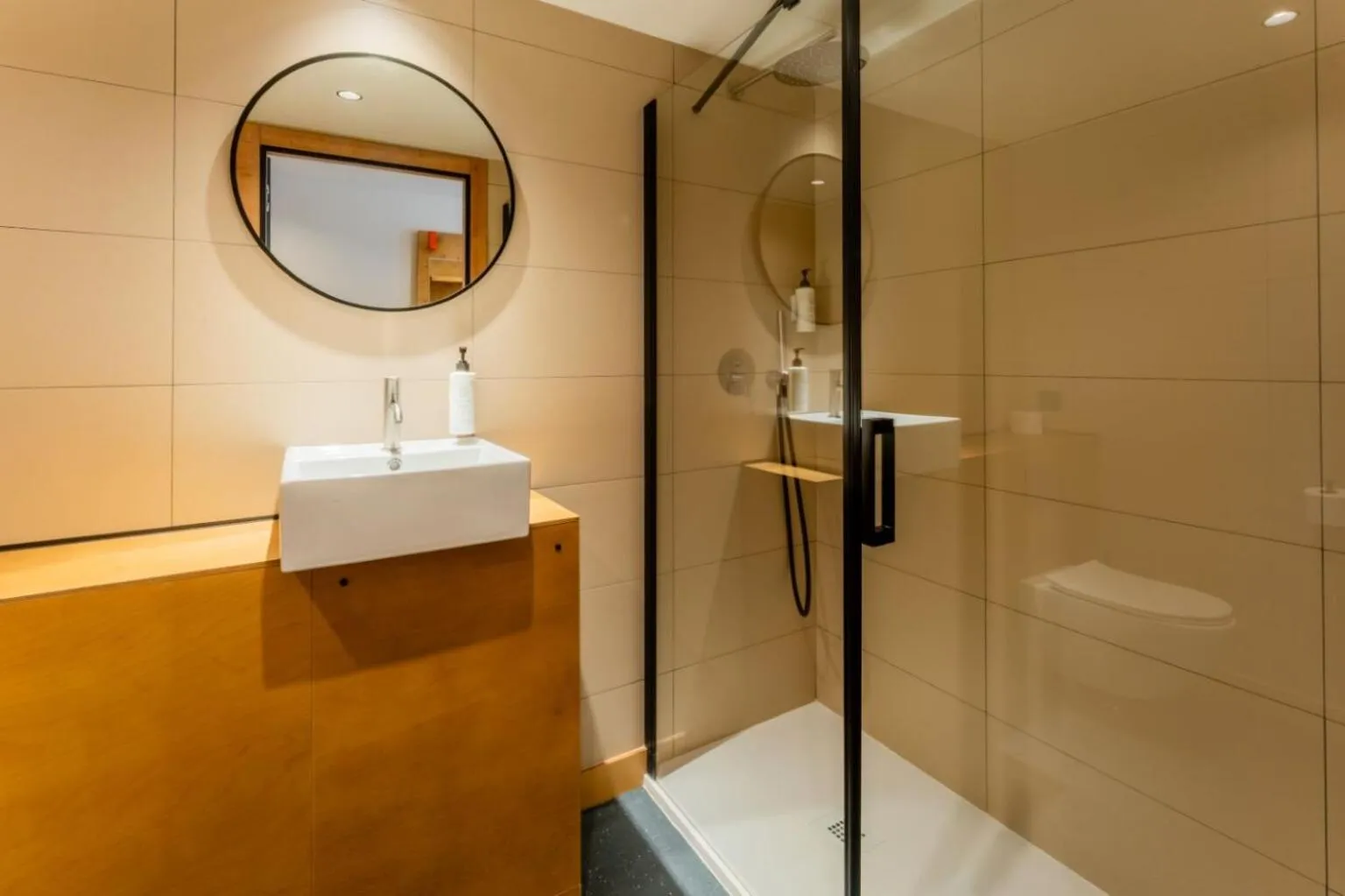 Shower in easyHotel Valencia Ciutat Vella