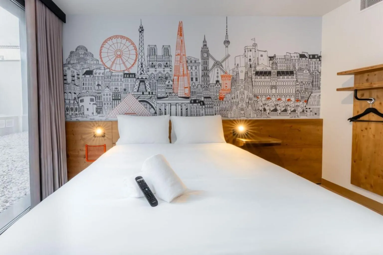 Bed in easyHotel Valencia Ciutat Vella