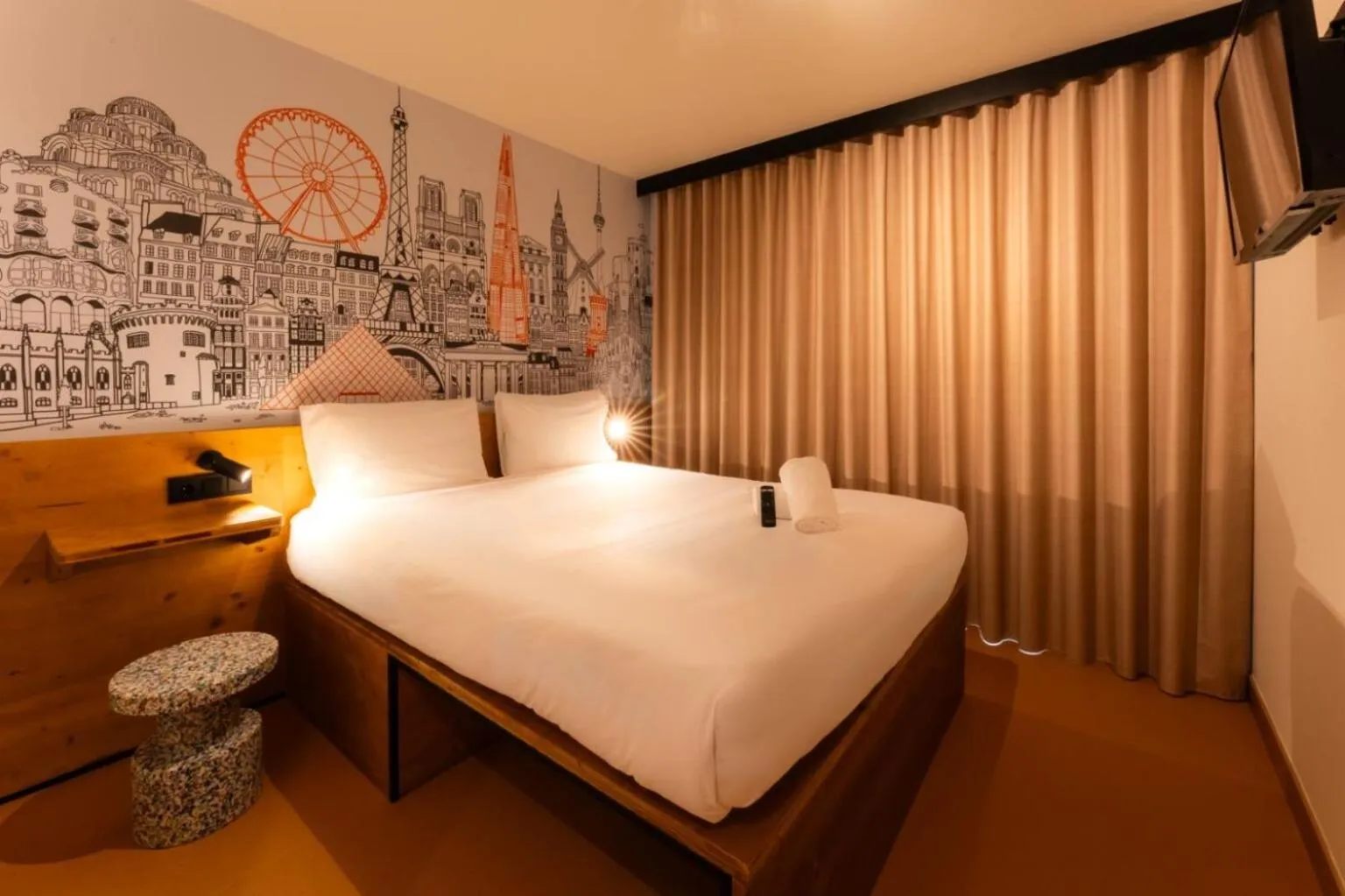 Bed in easyHotel Valencia Ciutat Vella