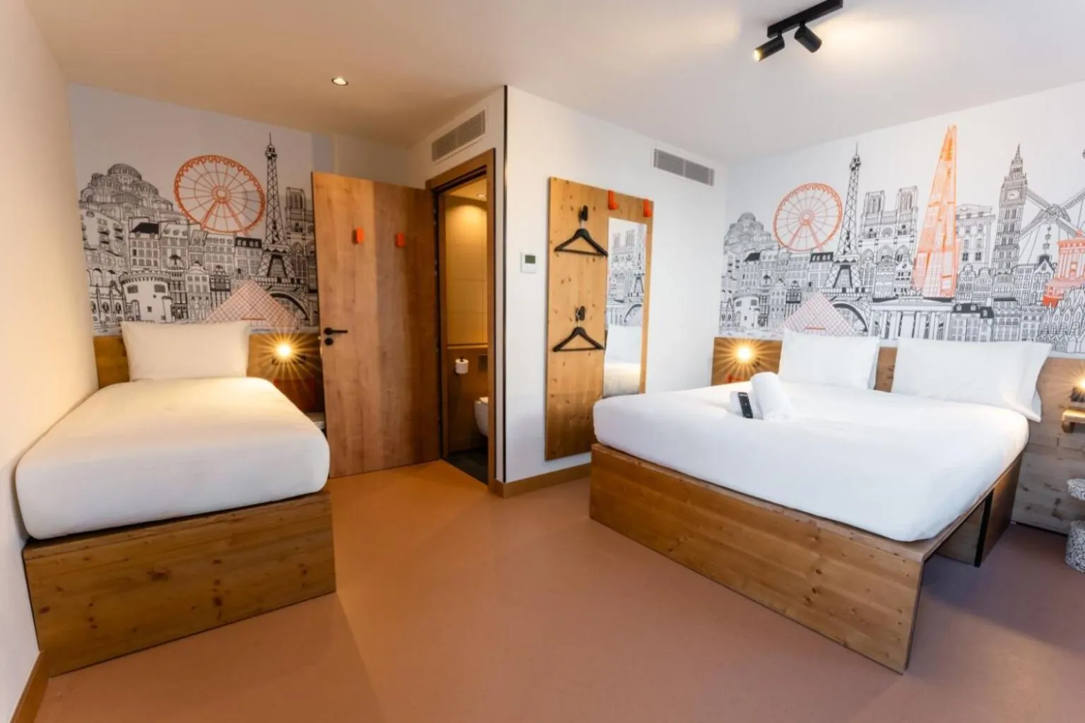 Bed in easyHotel Valencia Ciutat Vella