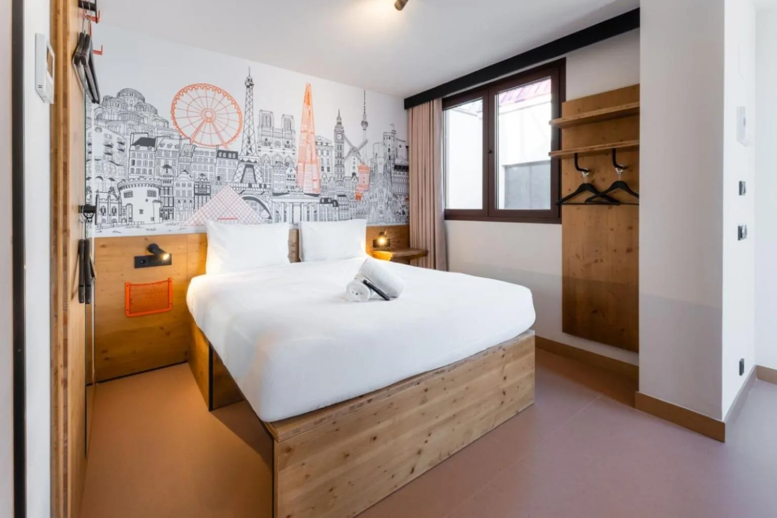 Bed in easyHotel Valencia Ciutat Vella
