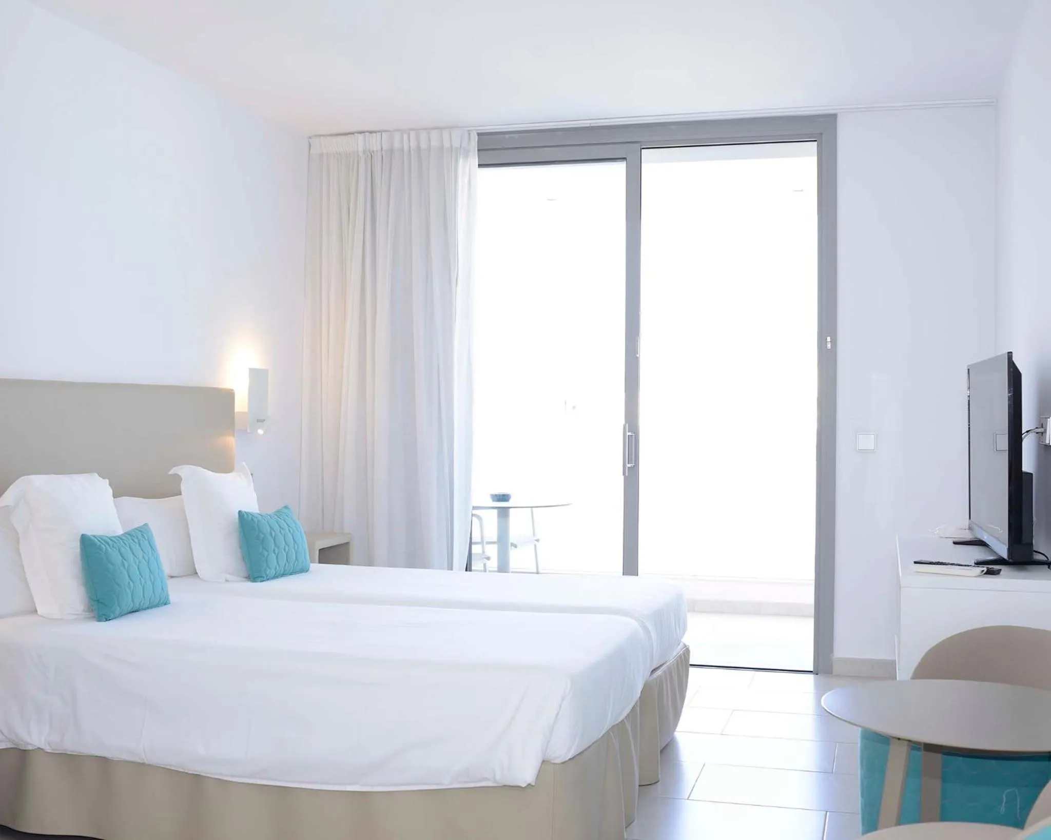 Bedroom, Bed in Apartaments B-Llobet Sun & Confort