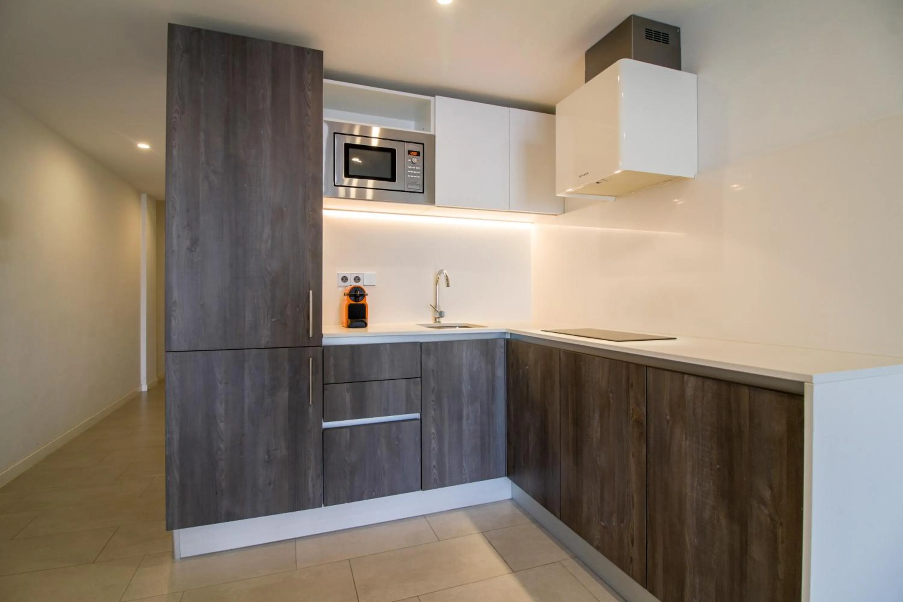 Kitchen or kitchenette in Apartaments B-Llobet Sun & Confort
