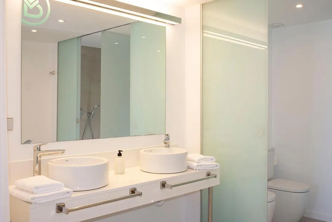 Bathroom in Apartaments B-Llobet Sun & Confort