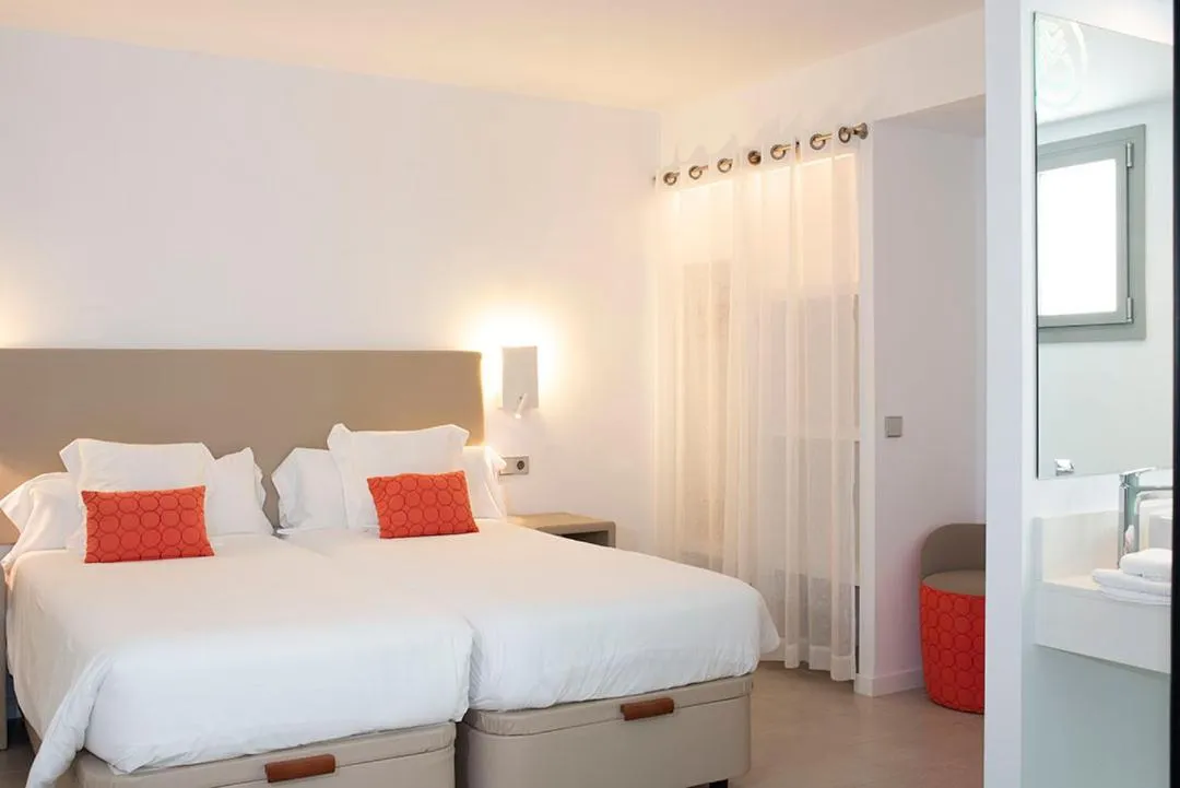 Bedroom, Bed in Apartaments B-Llobet Sun & Confort