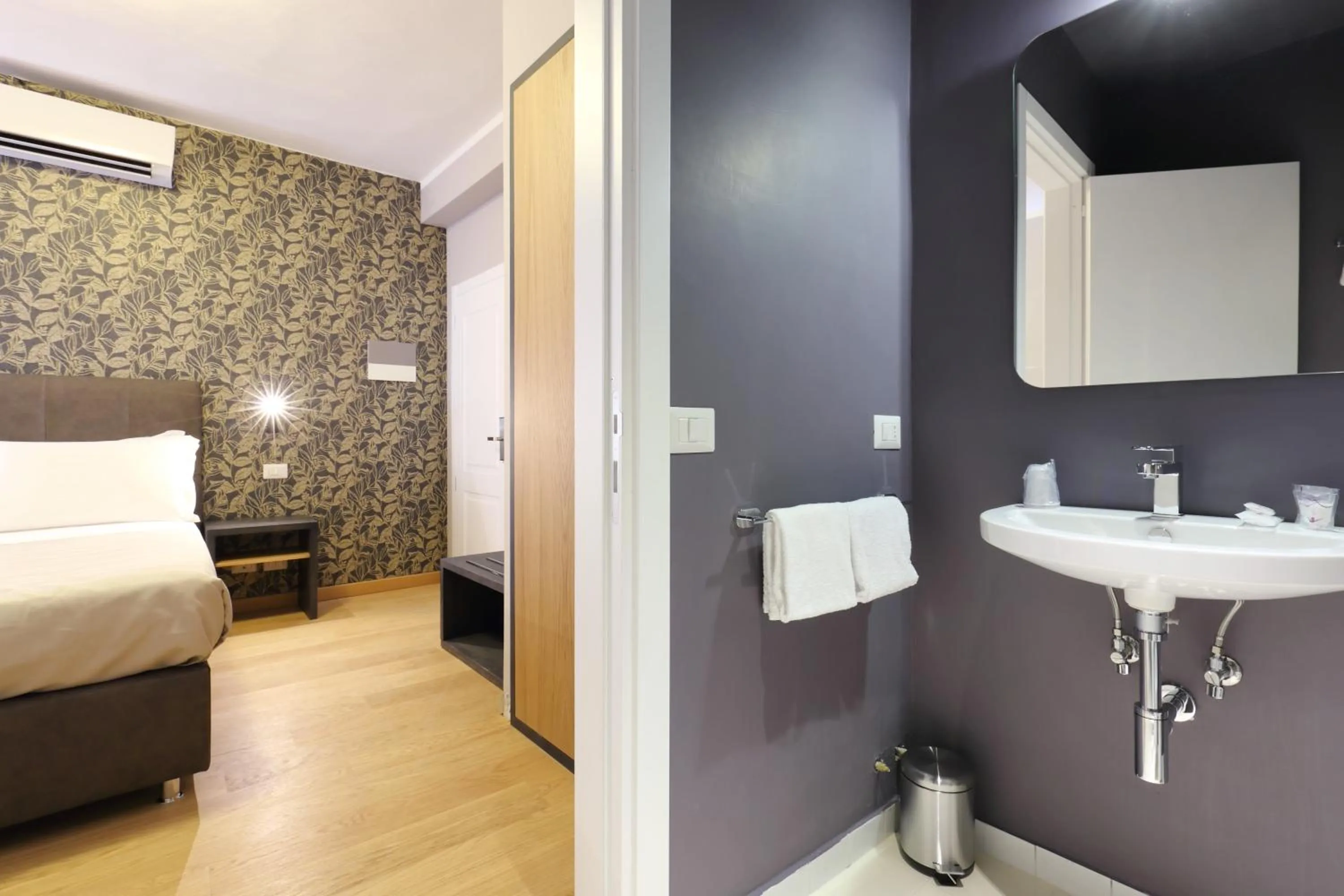 Bathroom, Bed in La Torre del Cestello - Residenza d'epoca