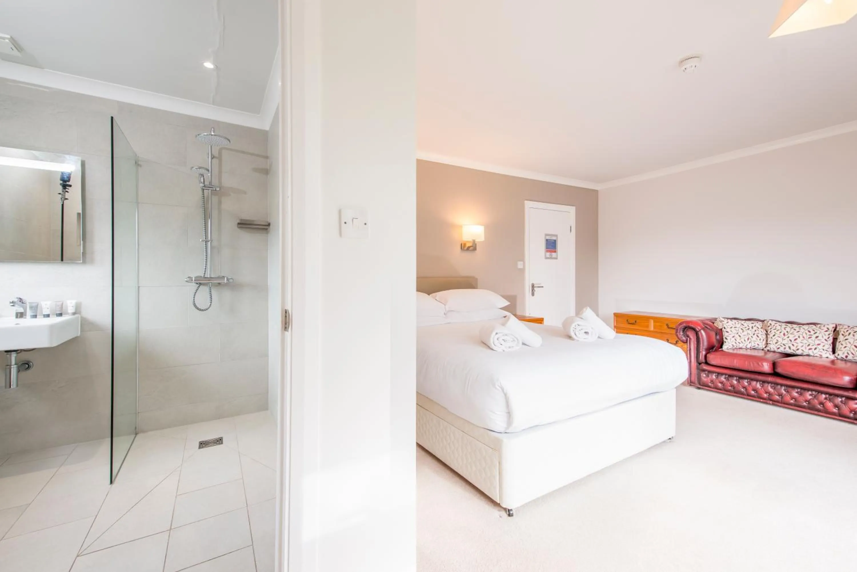 Photo of the whole room in Trewern Arms