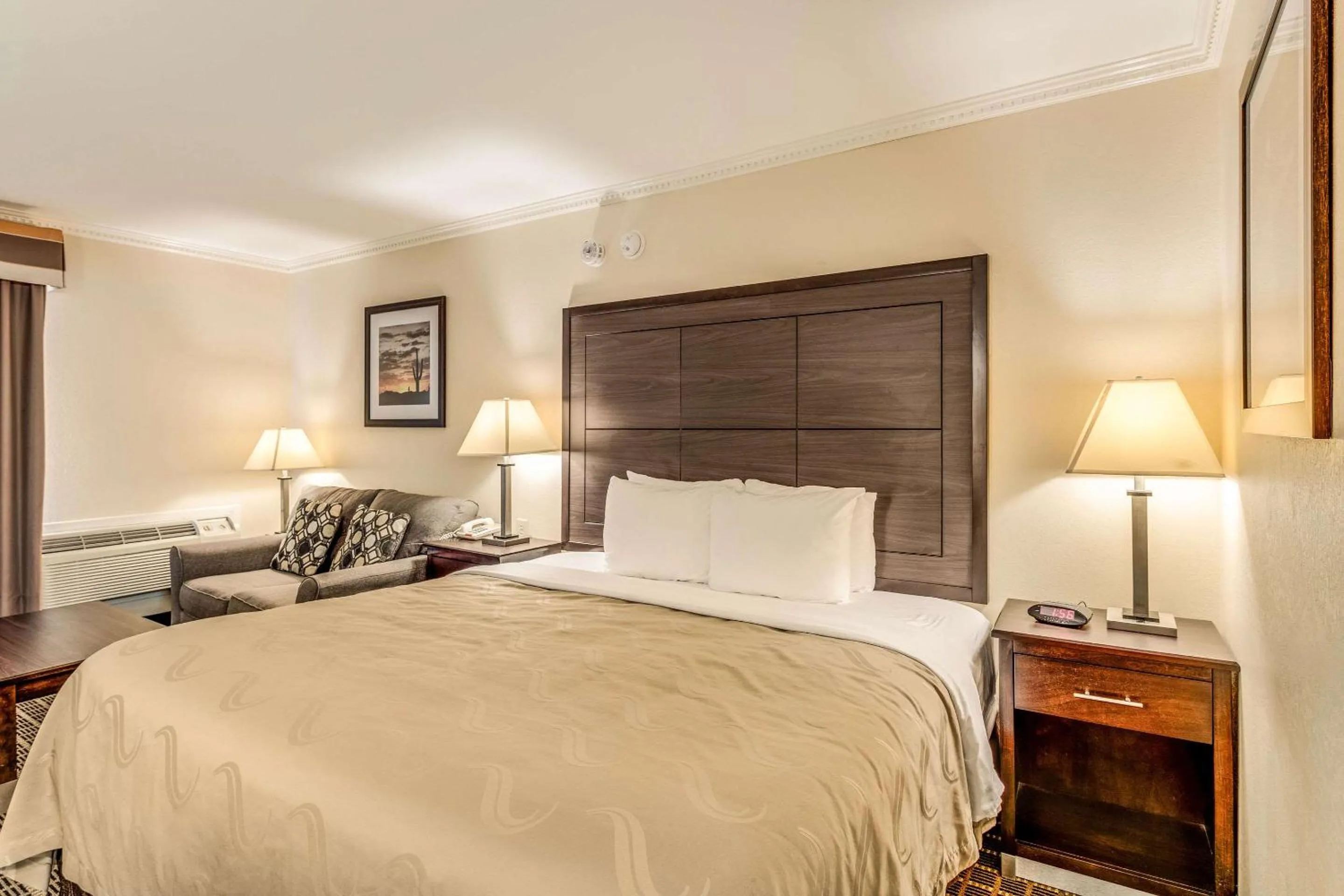 Bedroom, Bed in Quality Inn Ozona I-10