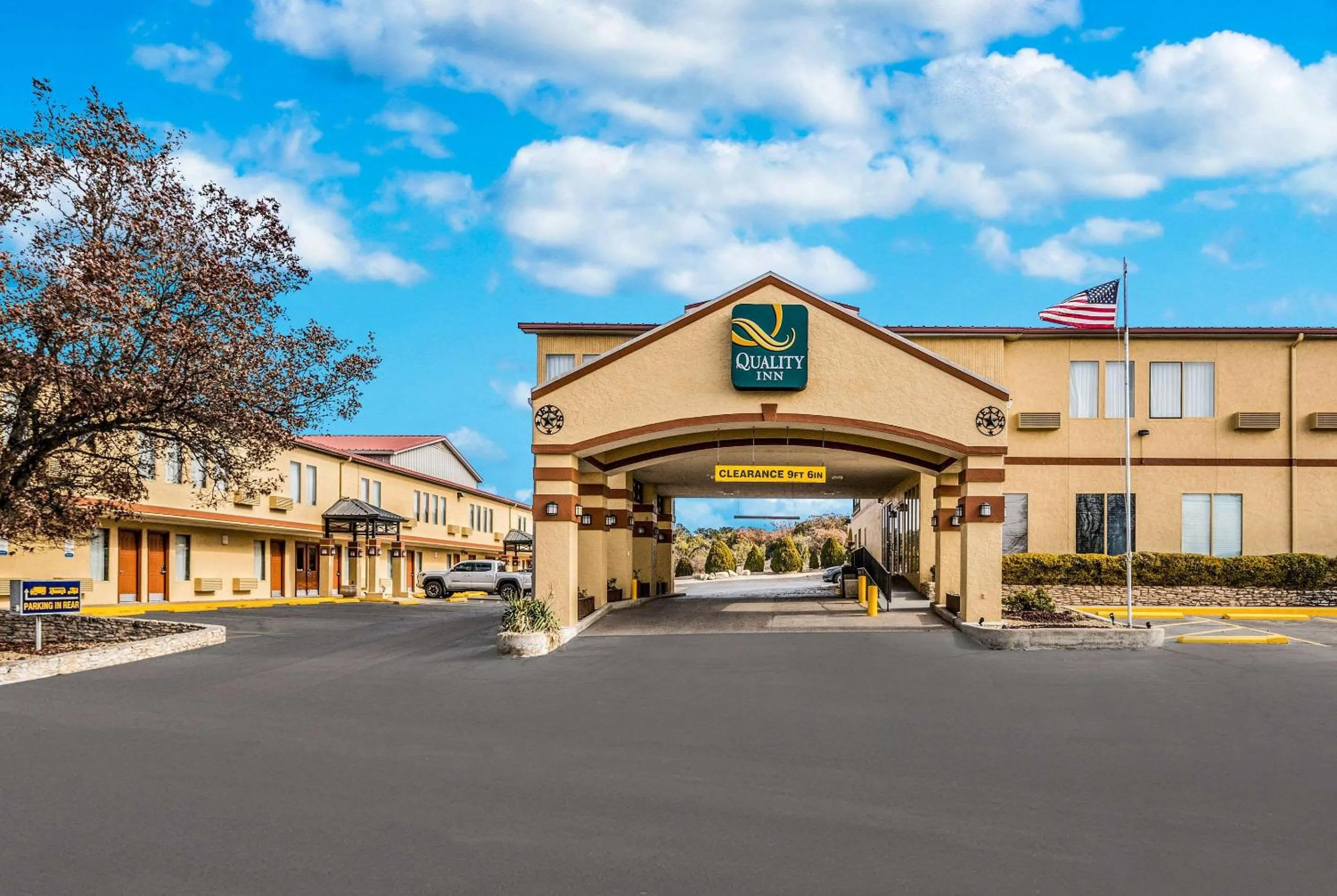 Property building in Quality Inn Ozona I-10