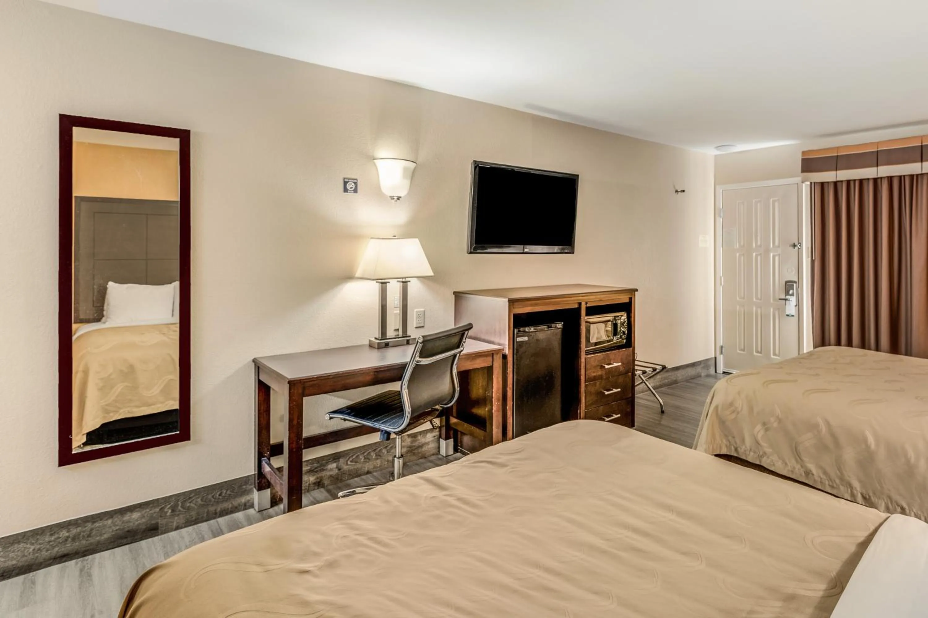 Photo of the whole room, Bed in Quality Inn Ozona I-10