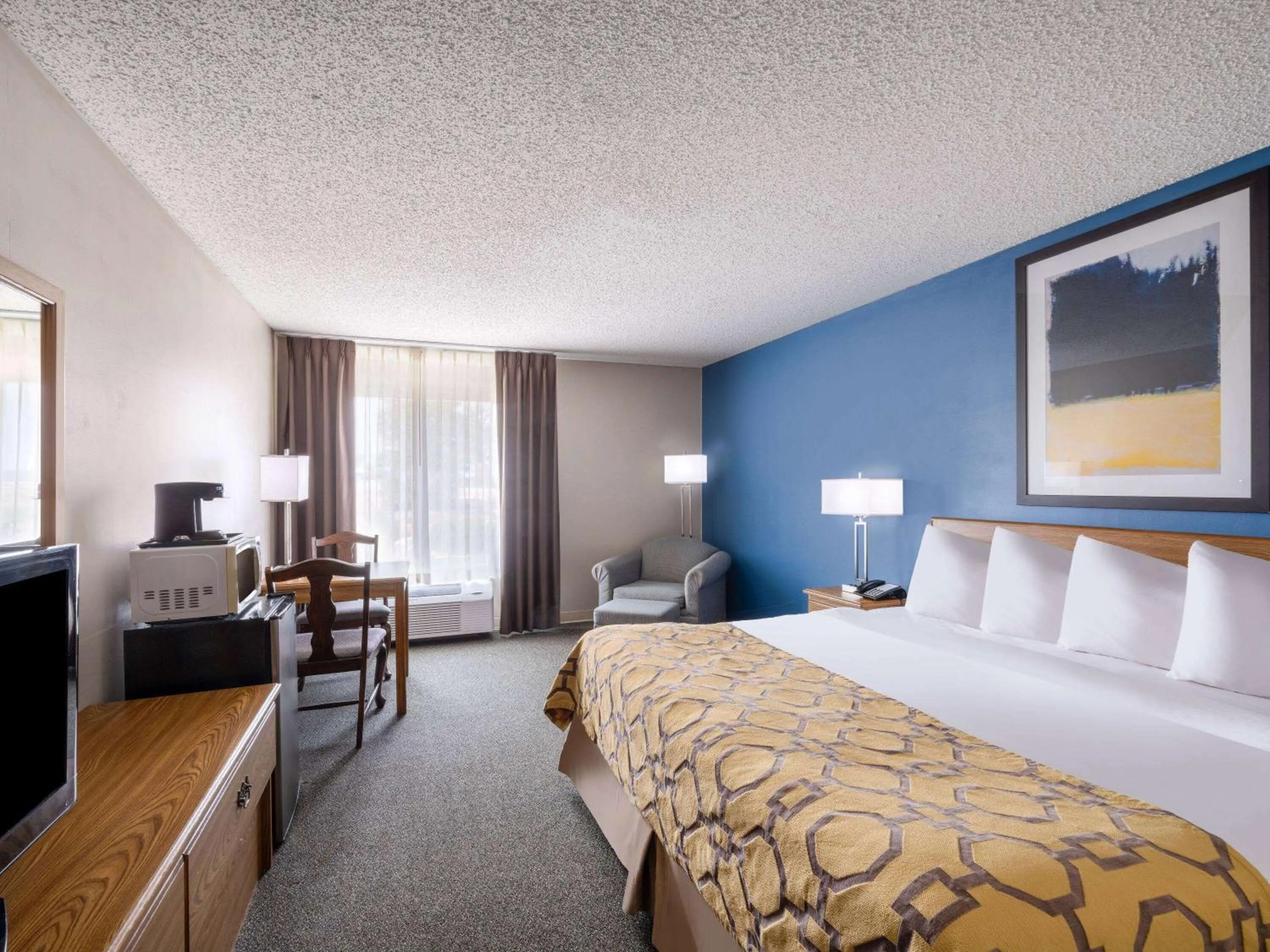 Bed in Baymont by Wyndham Limon